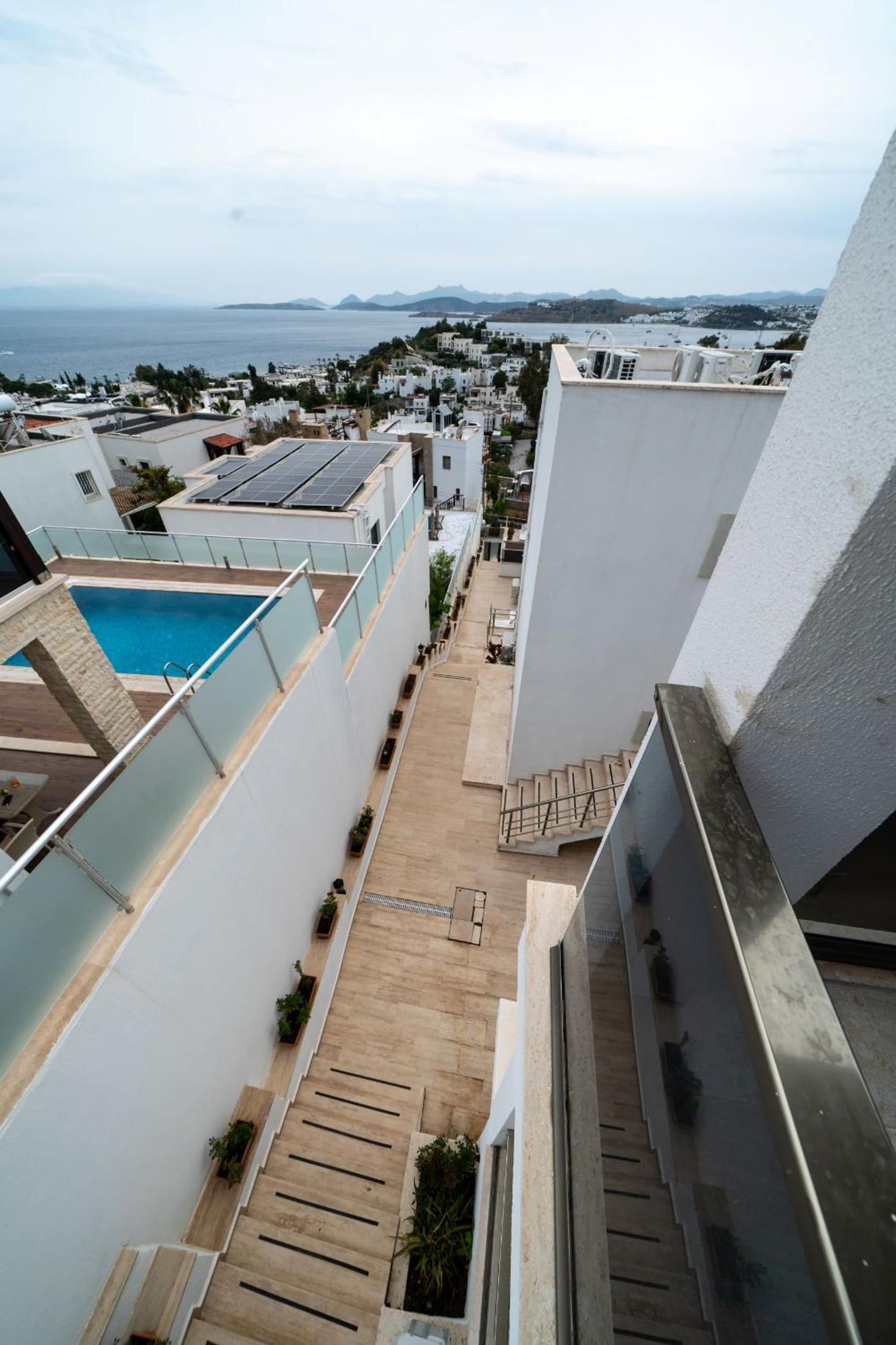 Apartment with Sea View - Photo 9