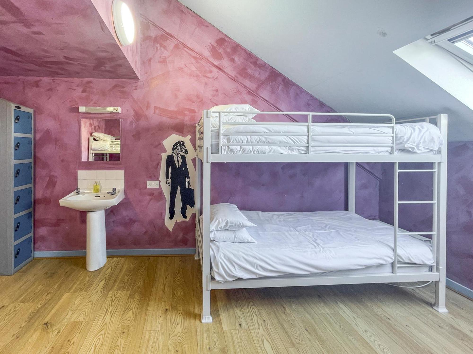 Bed in 6-Bed Mixed Dormitory Room photo 3