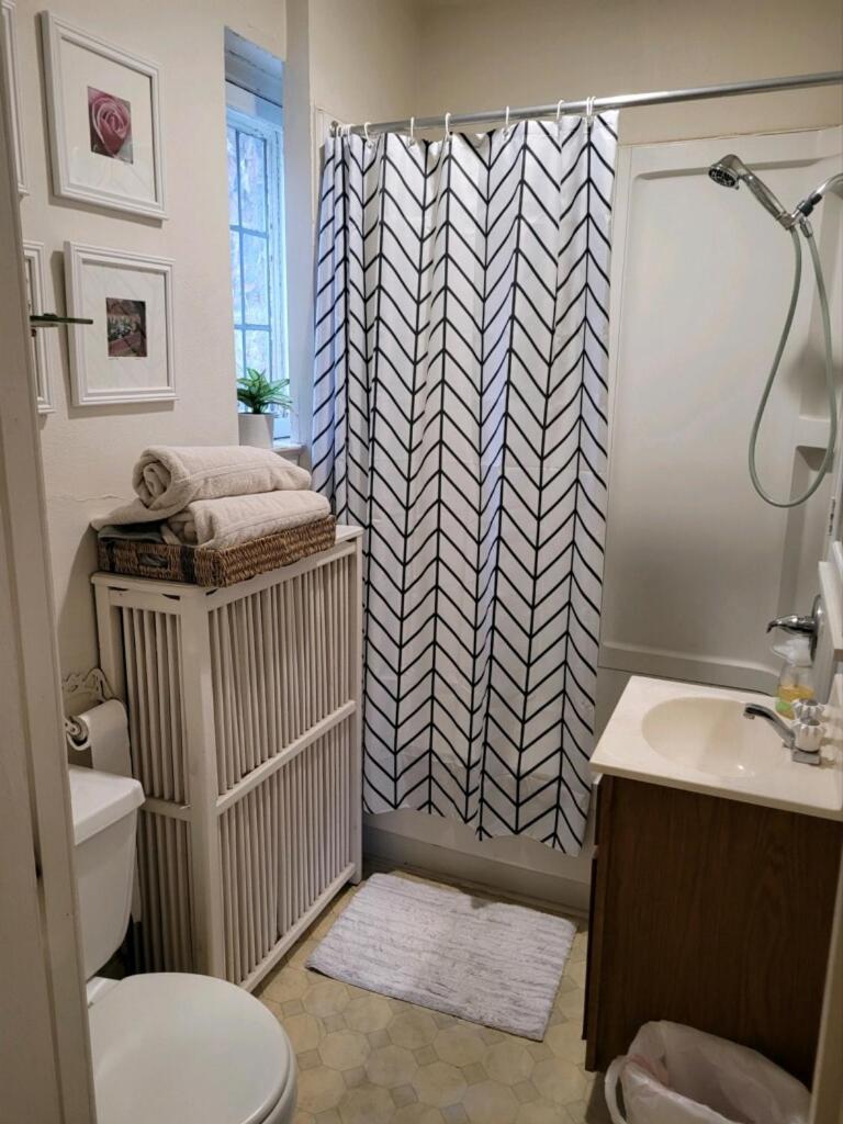 Double Room with Shared Bathroom photo 2