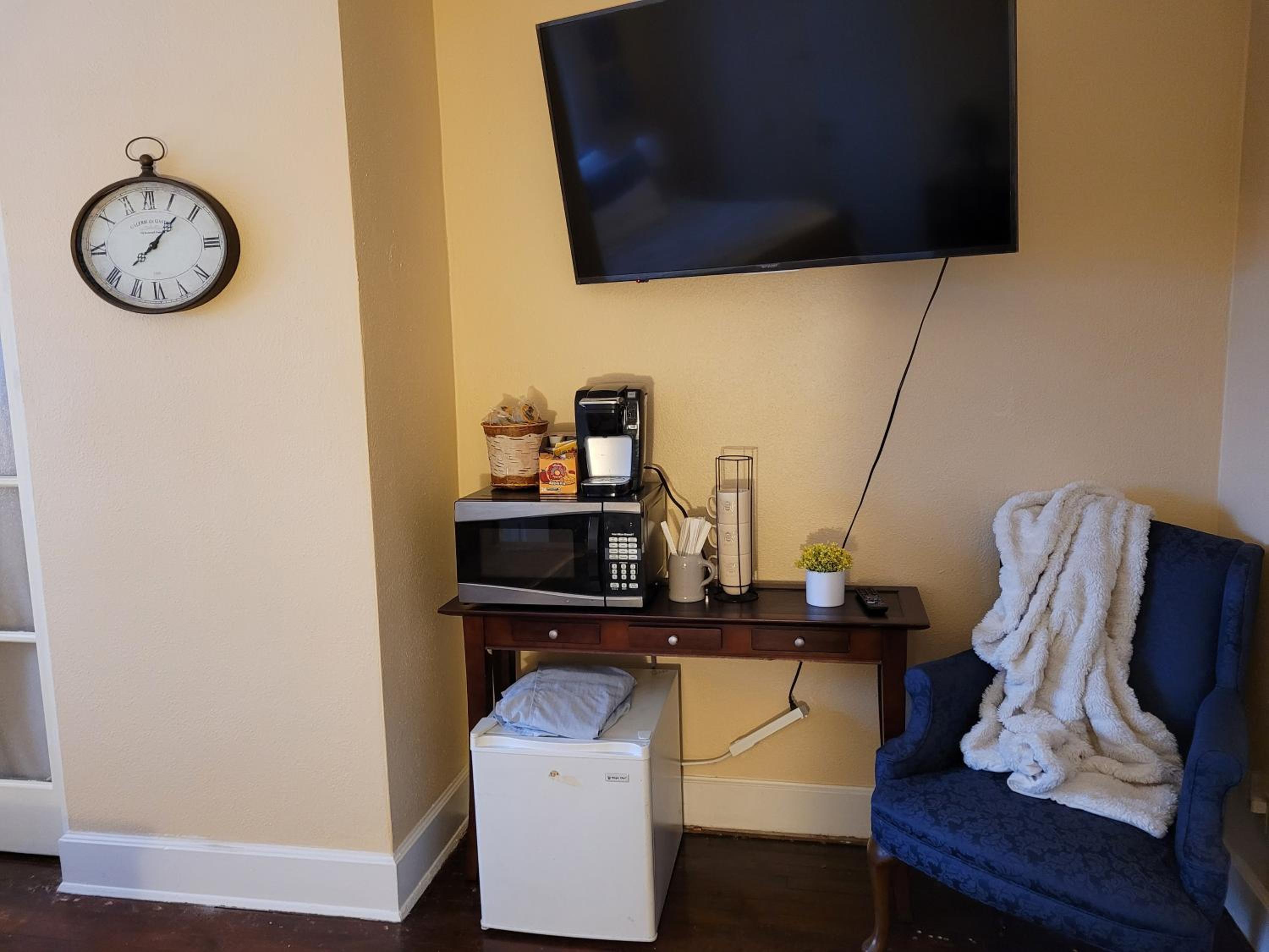 Double Room with Shared Bathroom photo 3