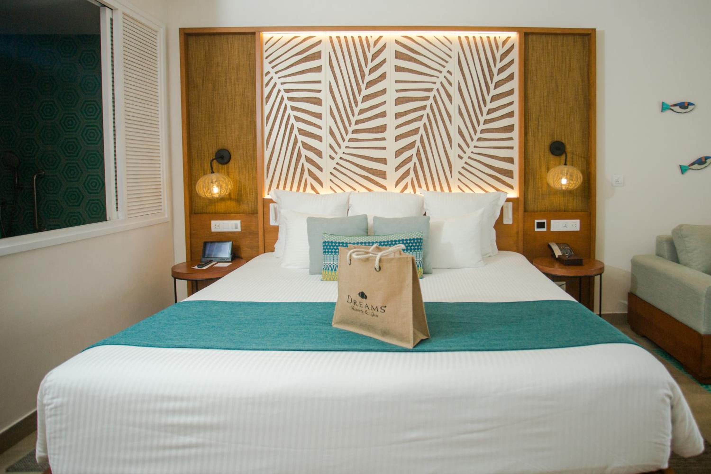 Preferred Club Junior Suite Tropical View King - Photo 4
