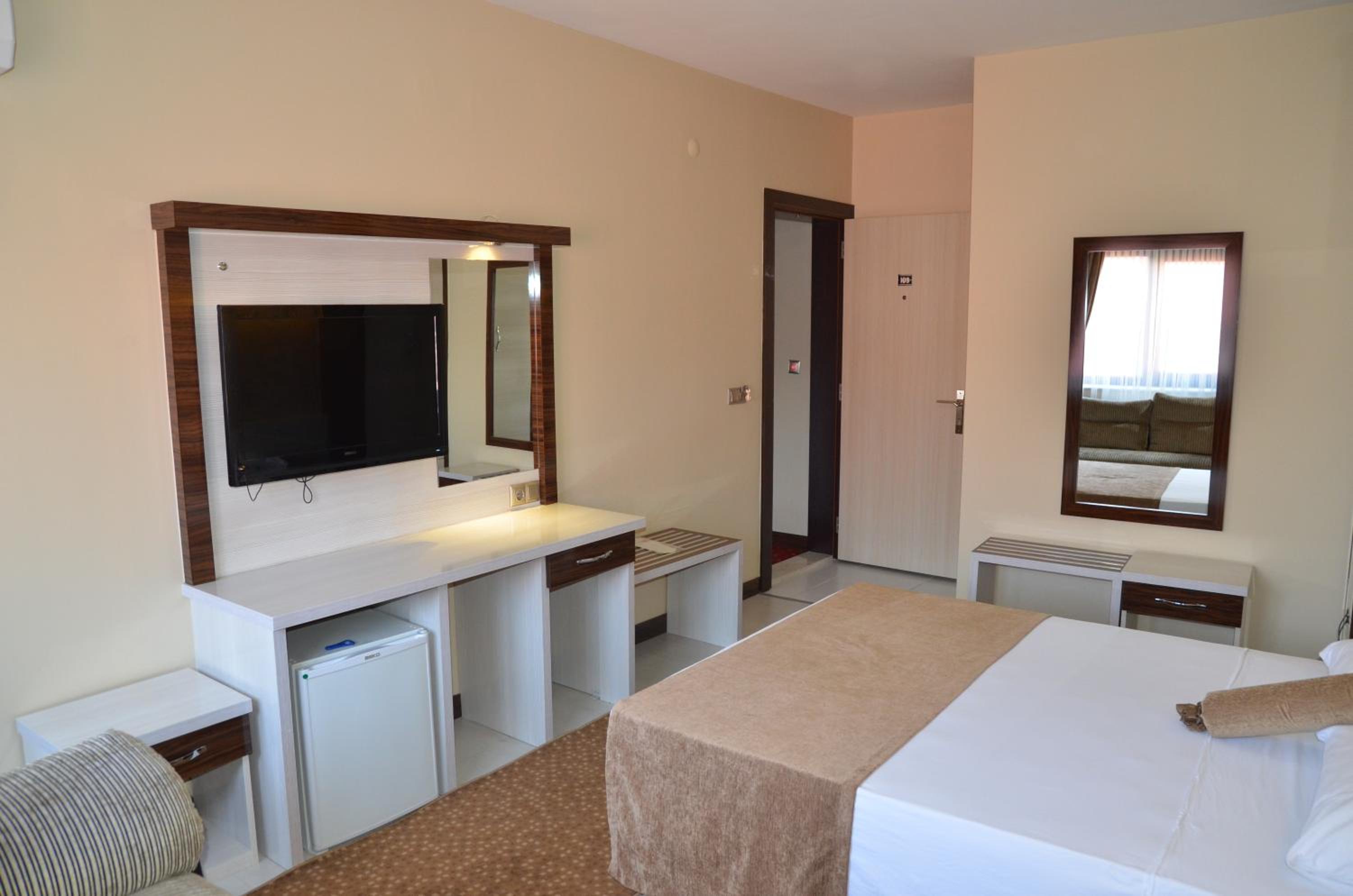 Classic Triple Room photo 3