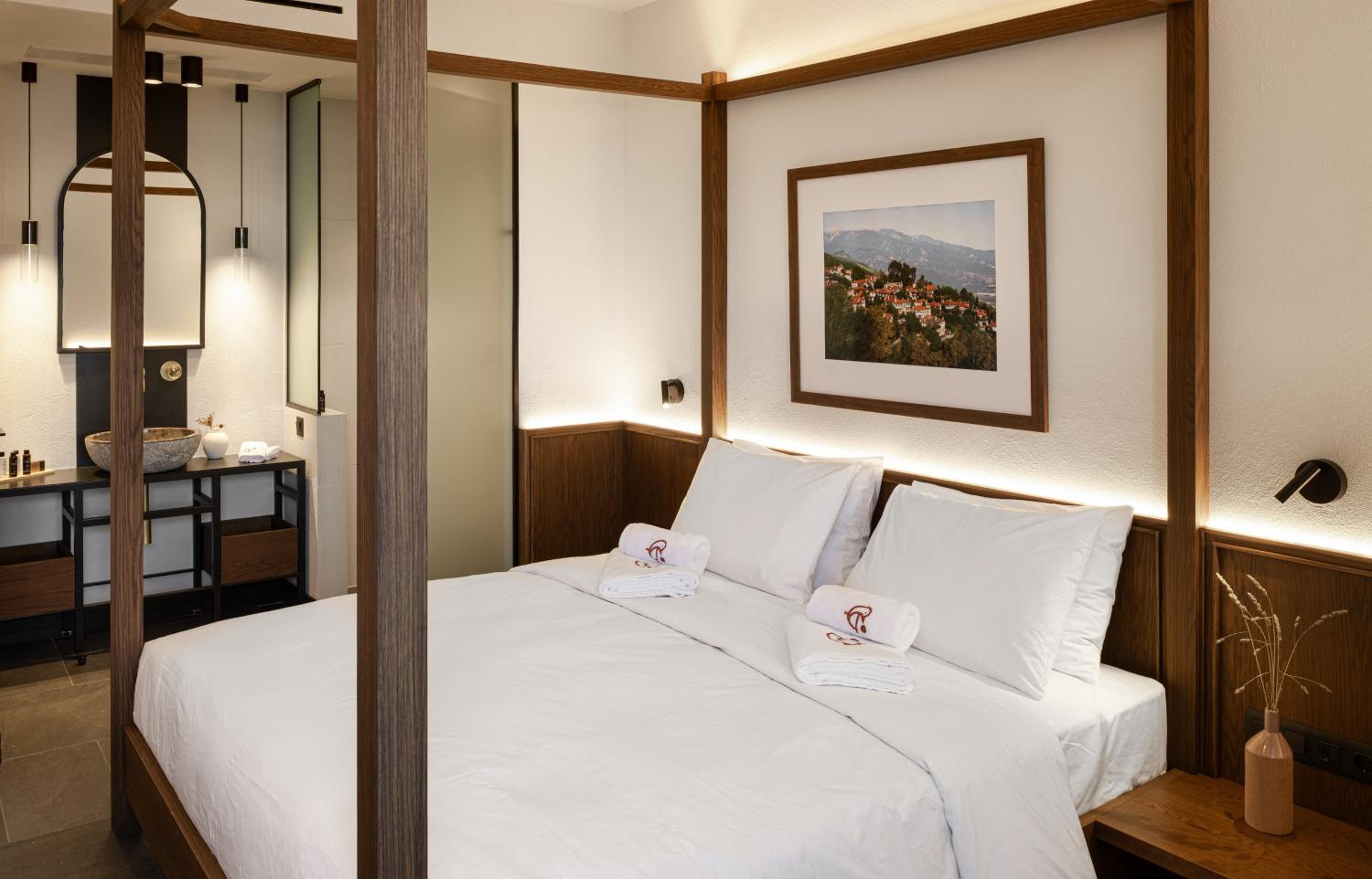 Double Room with Fireplace - Mountain & Sea View - Photo 7