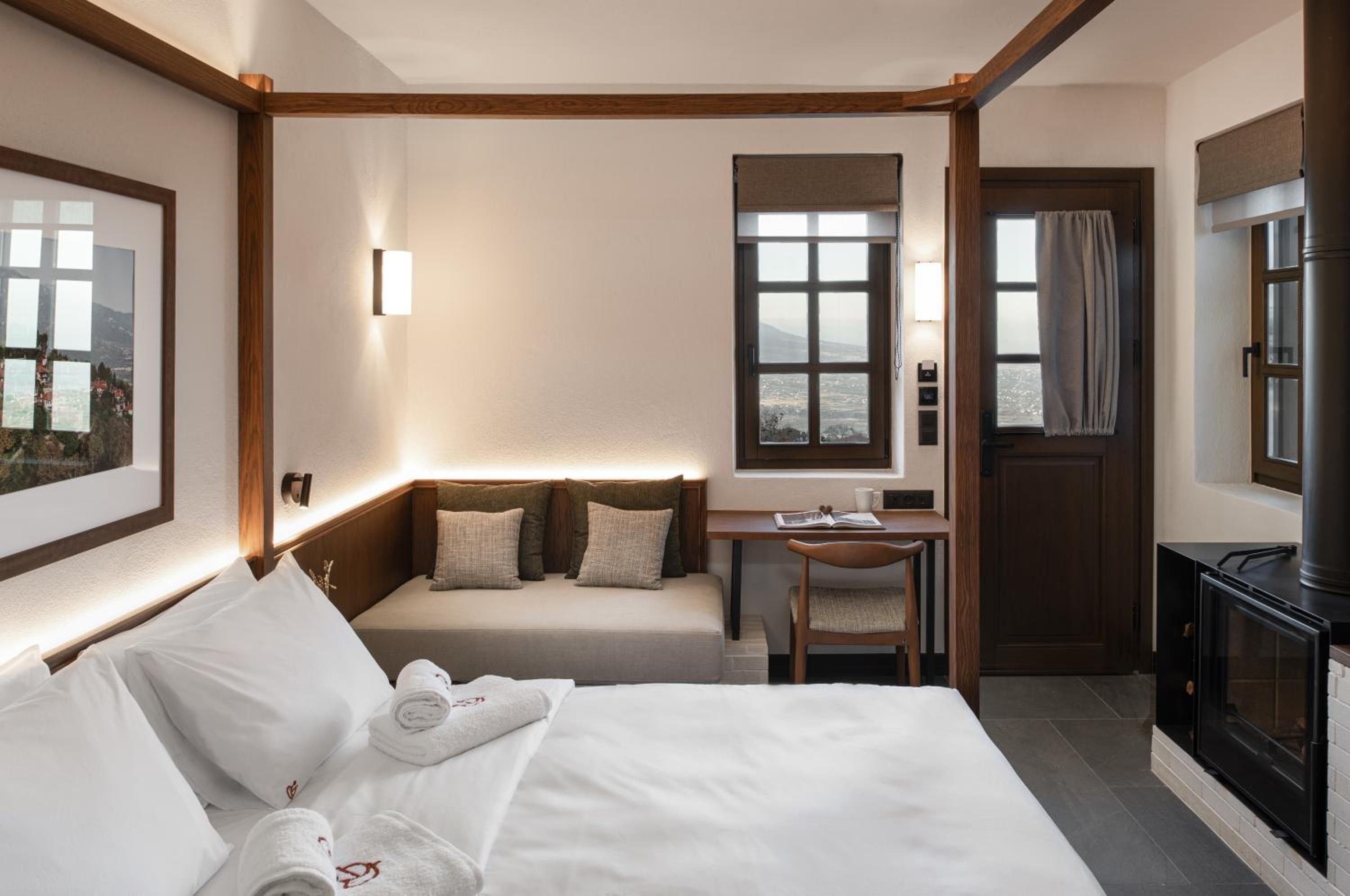 Double Room with Fireplace - Mountain & Sea View - Photo 4