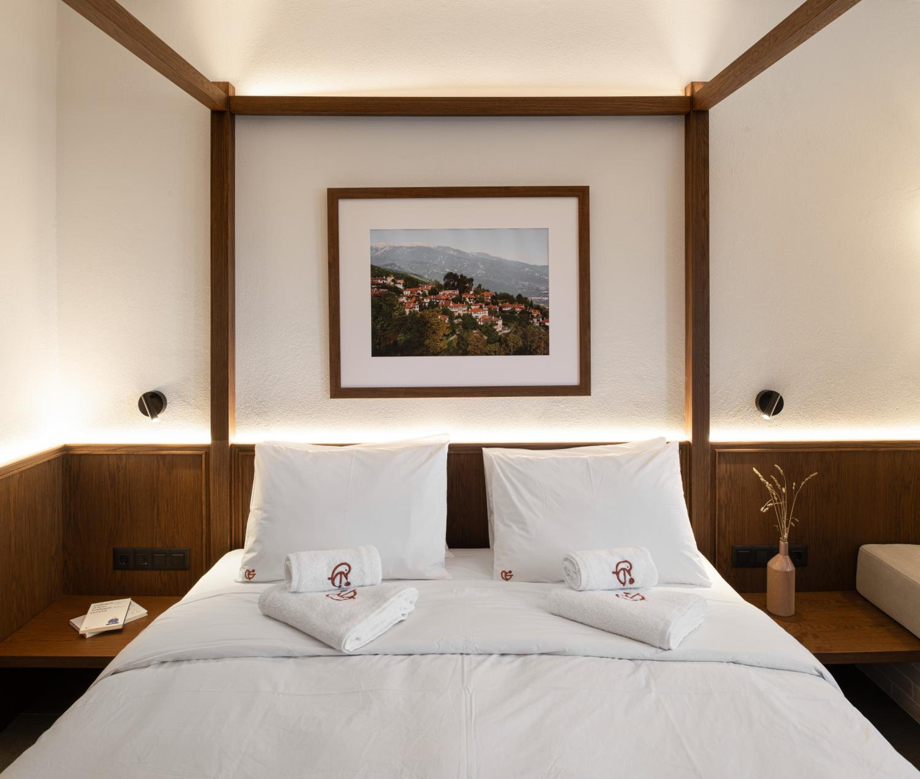 Double Room with Fireplace - Mountain & Sea View - Photo 5