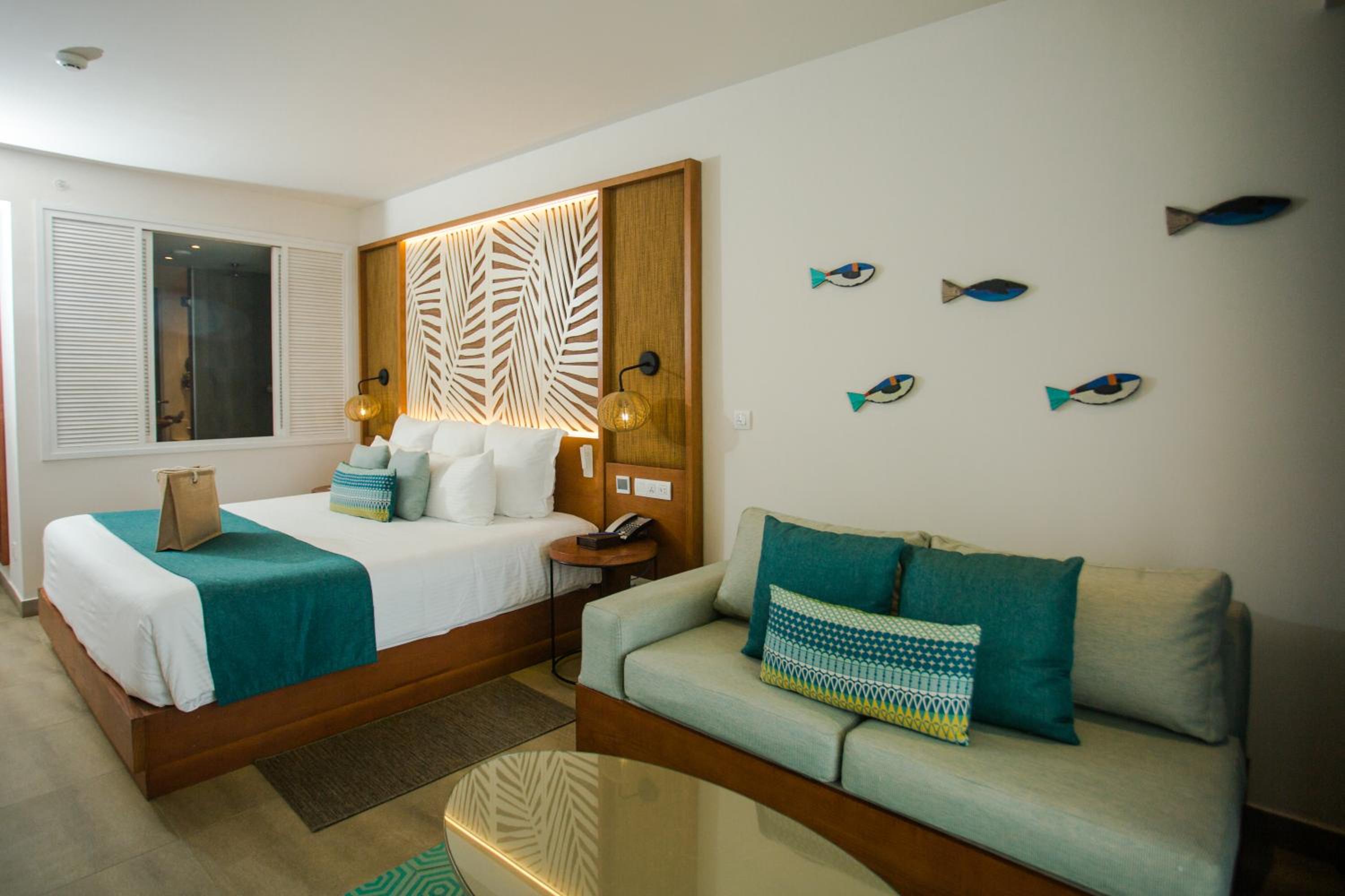 Preferred Club Junior Suite Partial Ocean View King - Photo 5