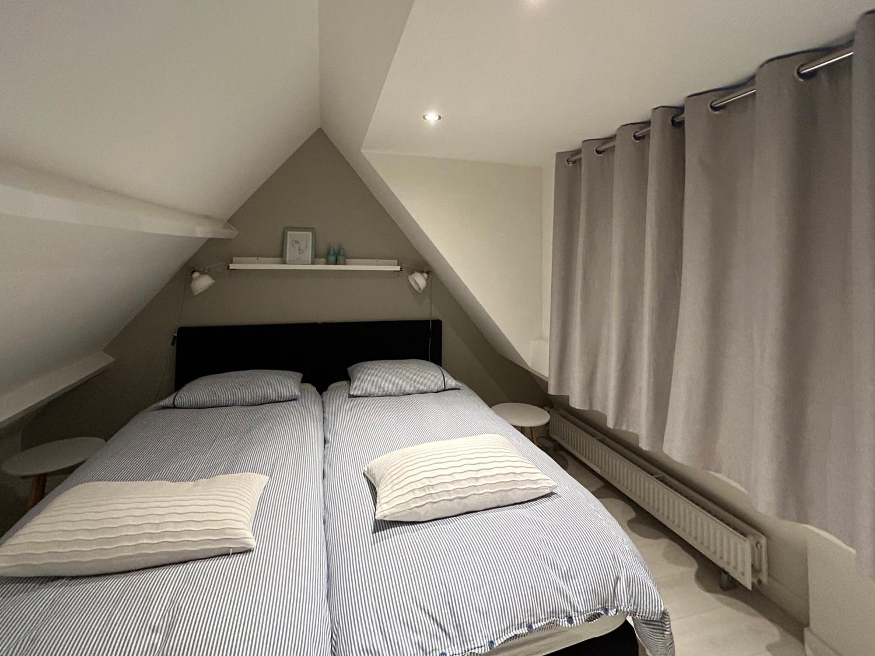 One-Bedroom House photo 1