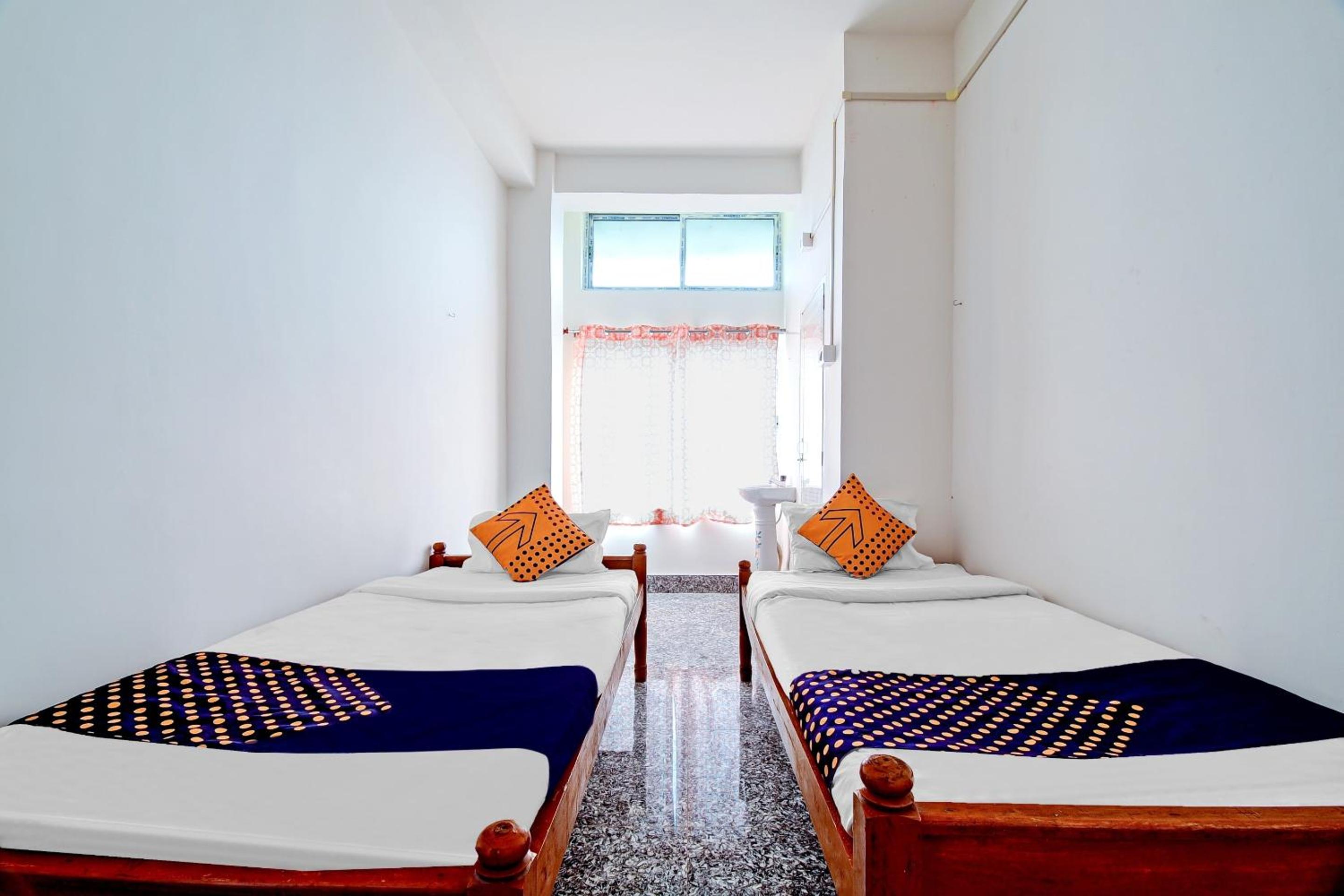 Economy Double Room photo 3