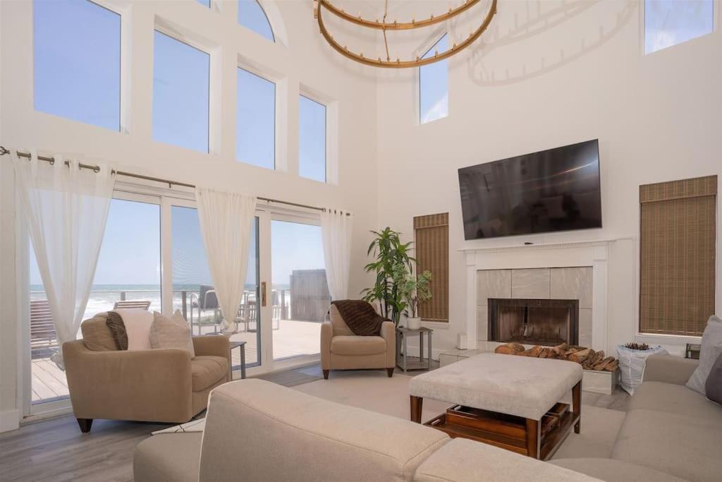 Family Room photo 1