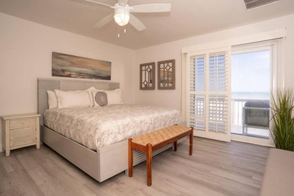 Family Room photo 3
