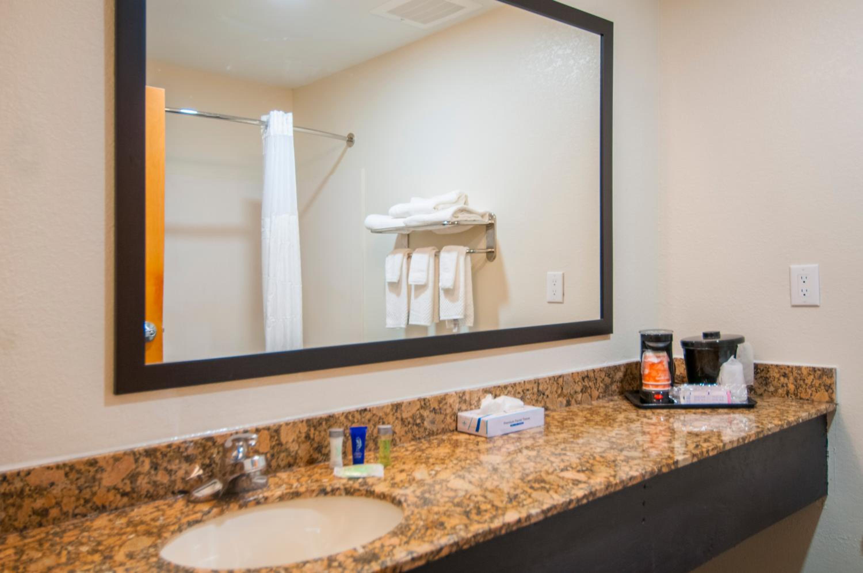 King Room - Disability Access/Non Smoking  - Photo 2