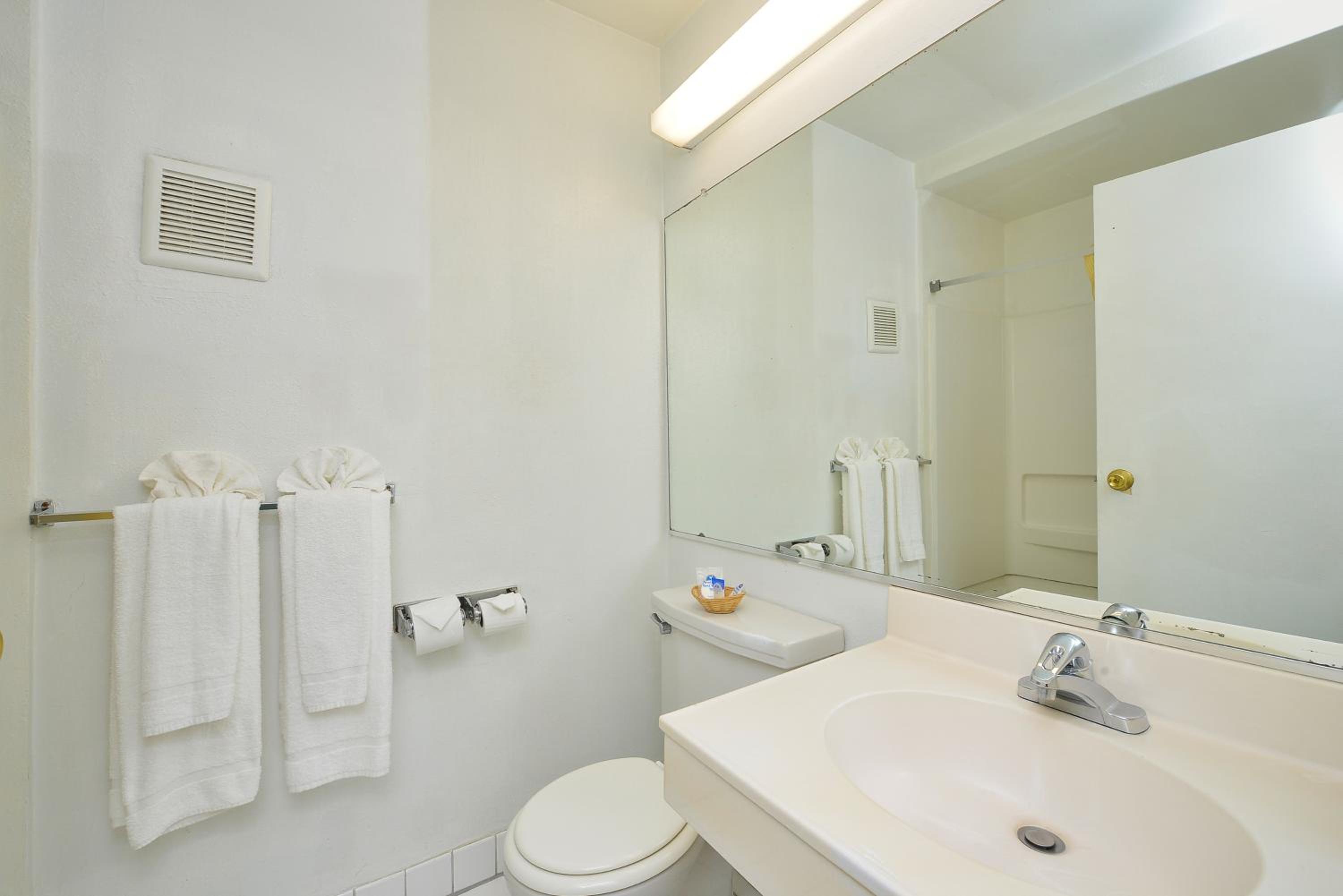 Double Room with Two Double Beds - Photo 2