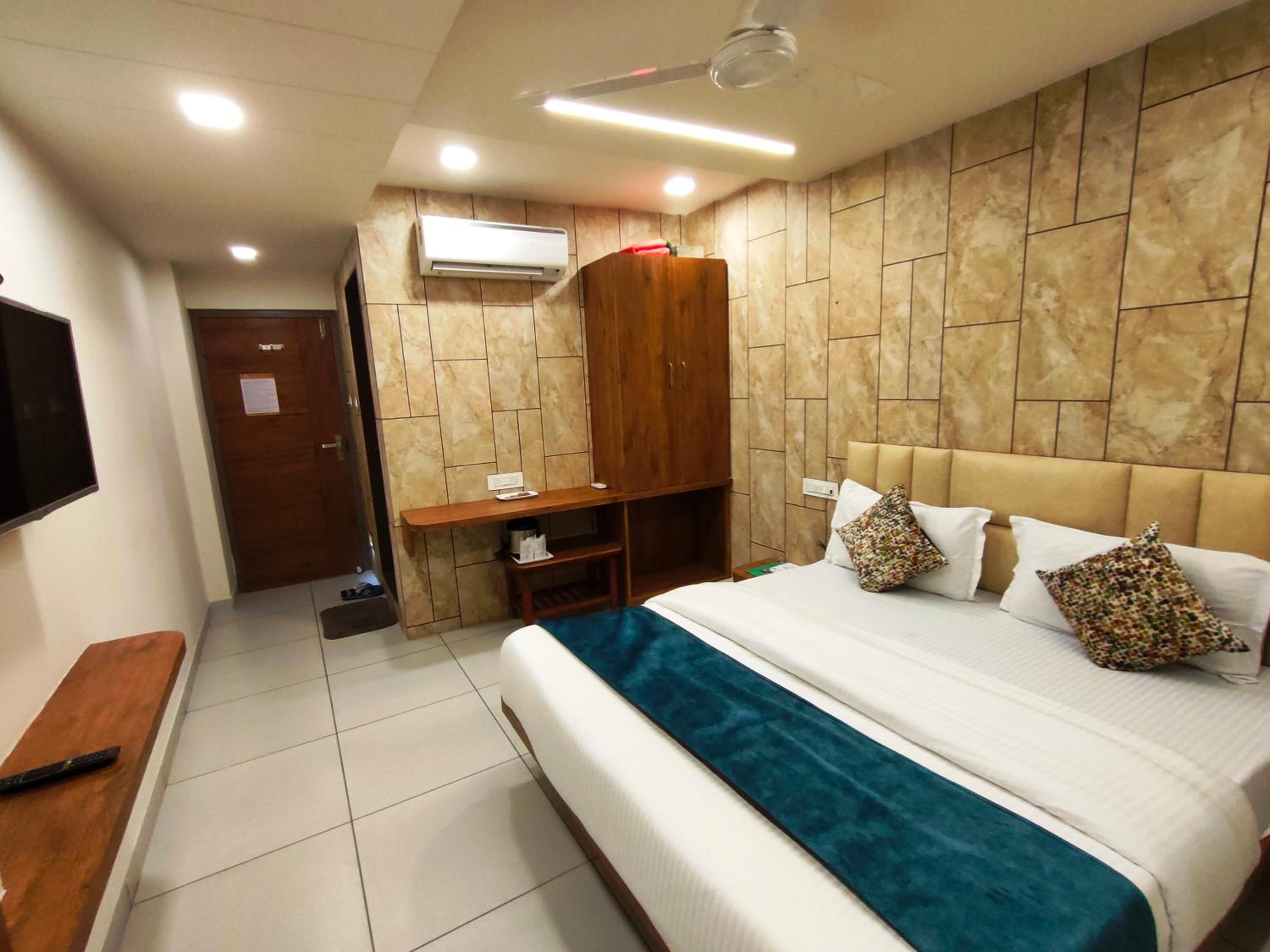 Deluxe Room - Photo 4