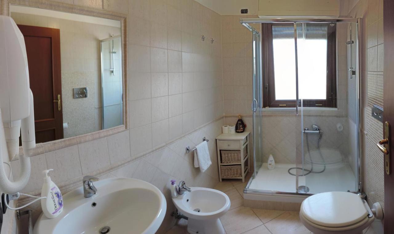 Double Room with Private Bathroom - Photo 11