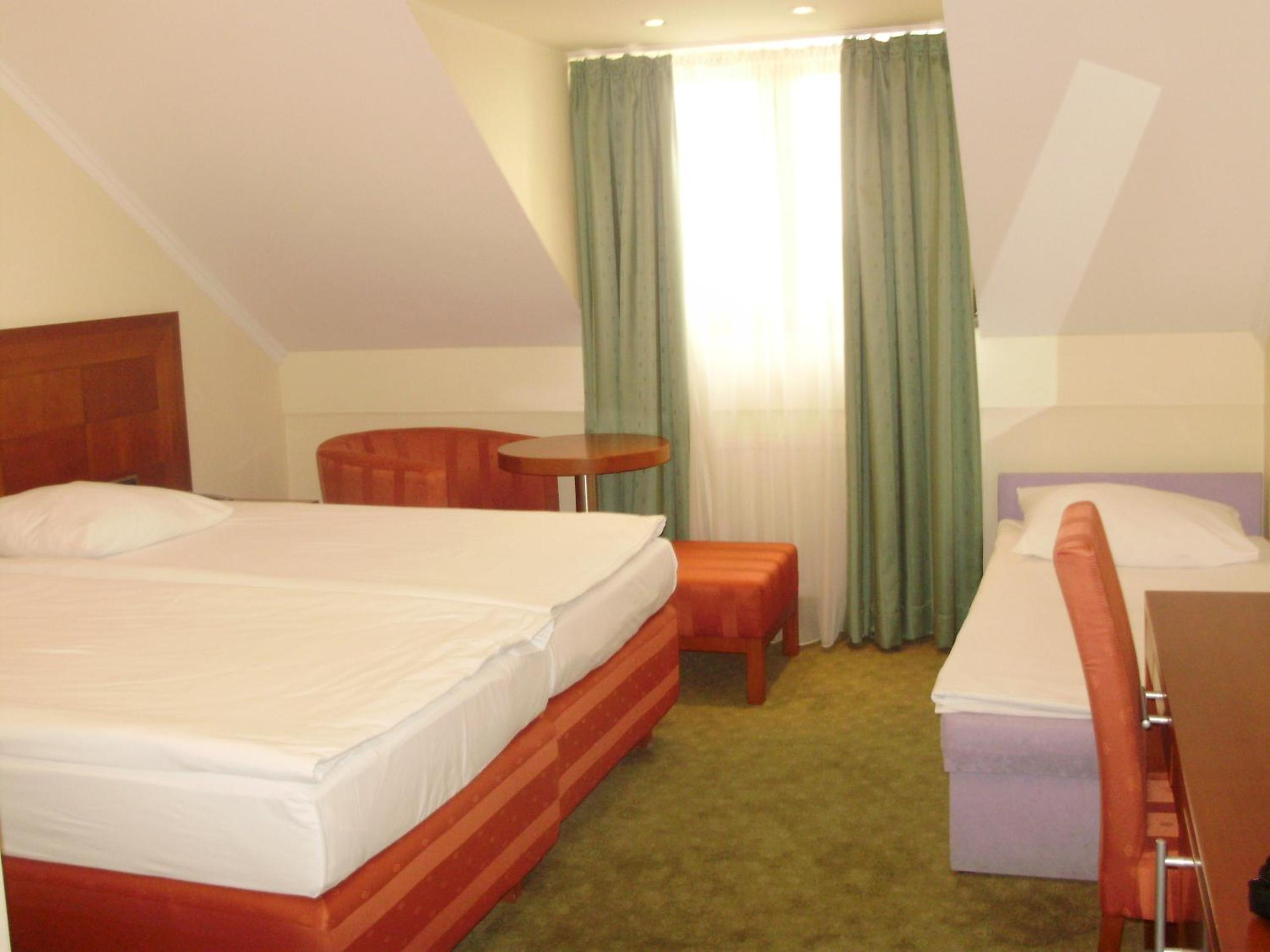 Basic Triple Room - Photo 2