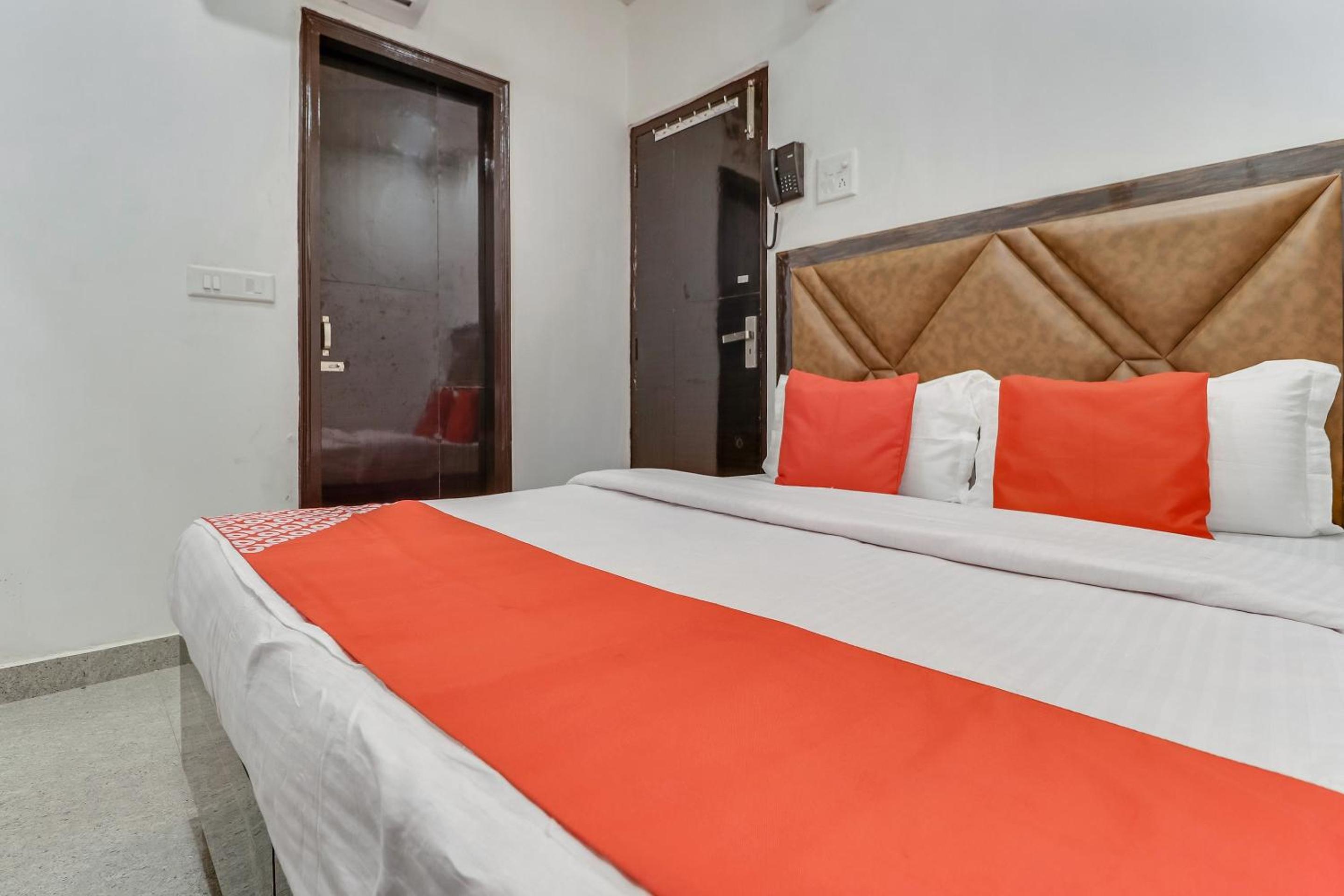 Classic Triple Room - Photo 25