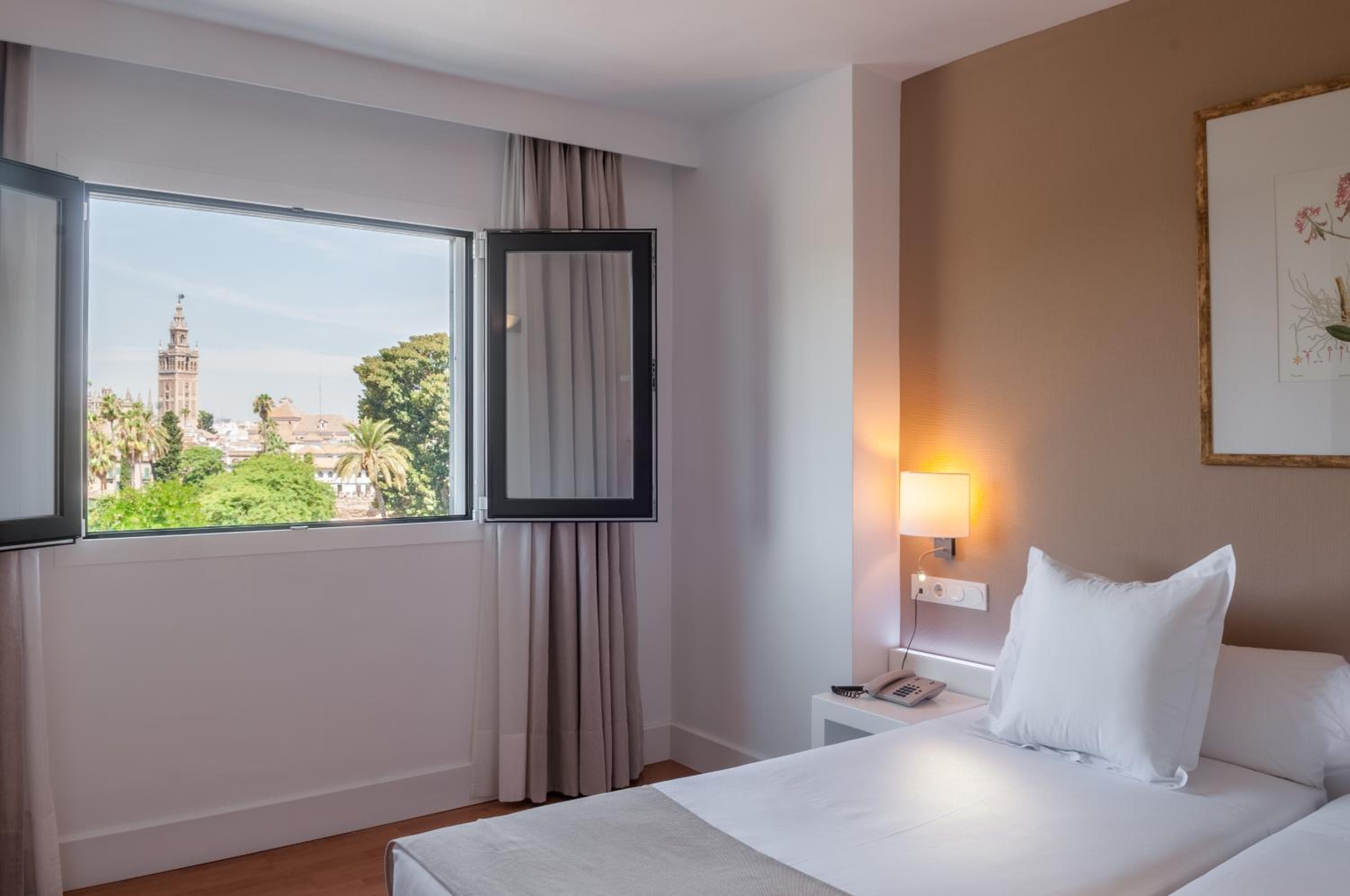Comfort Double or Twin Room with View - Photo 1