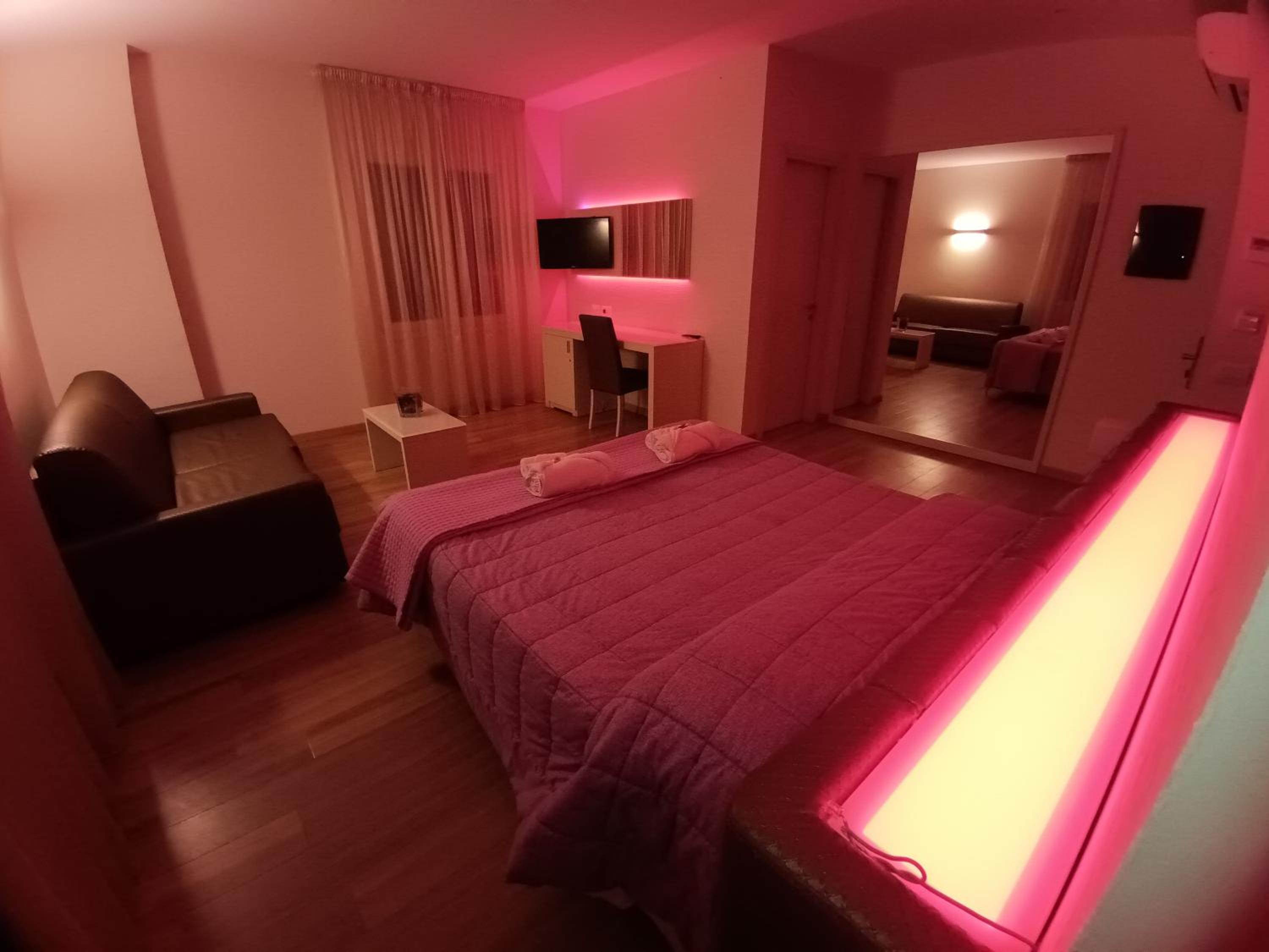Deluxe Double Room with Shower - Photo 20