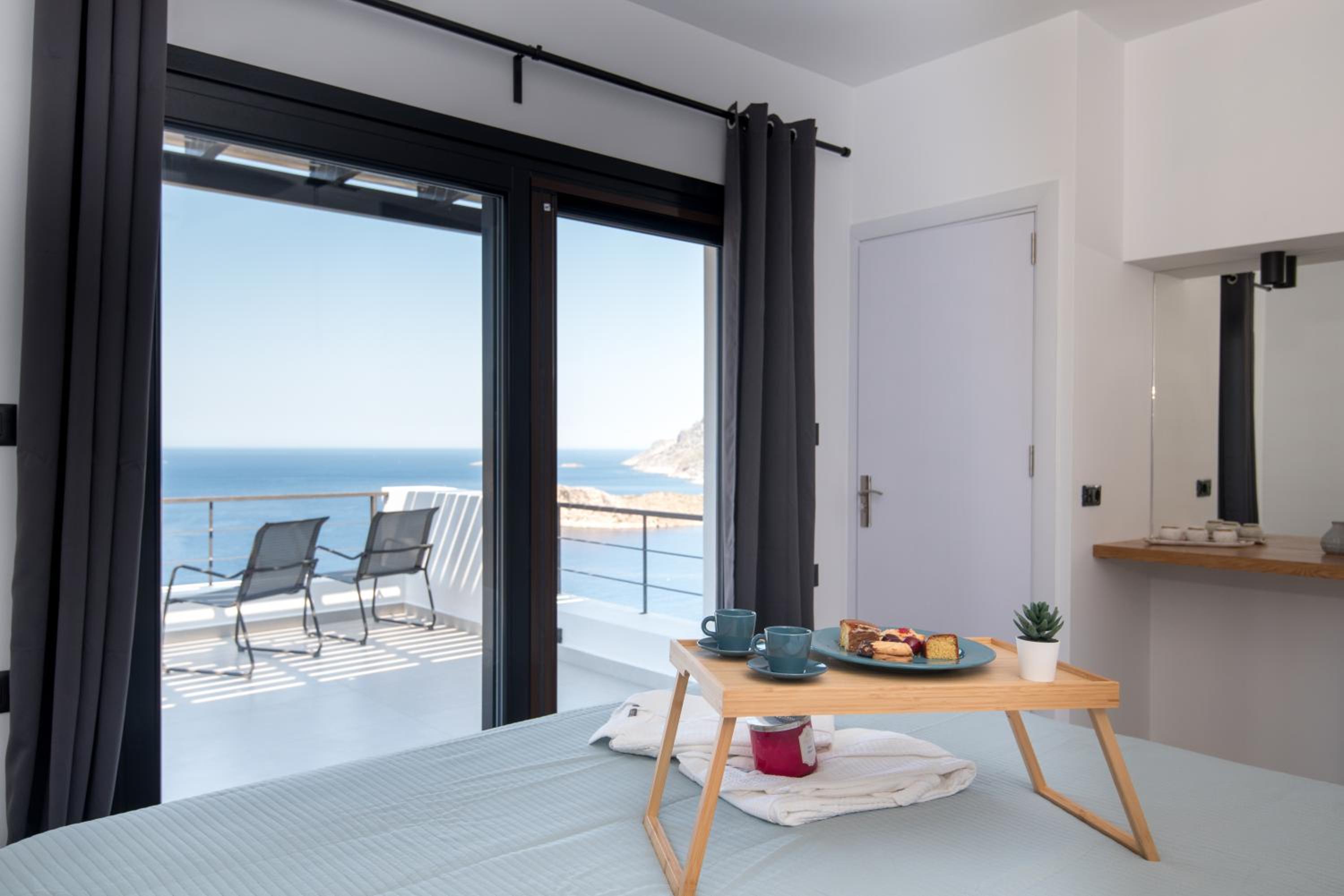 Three-Bedroom Villa photo 2