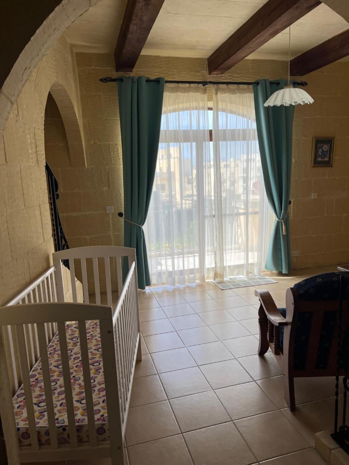 Four-Bedroom House photo 2