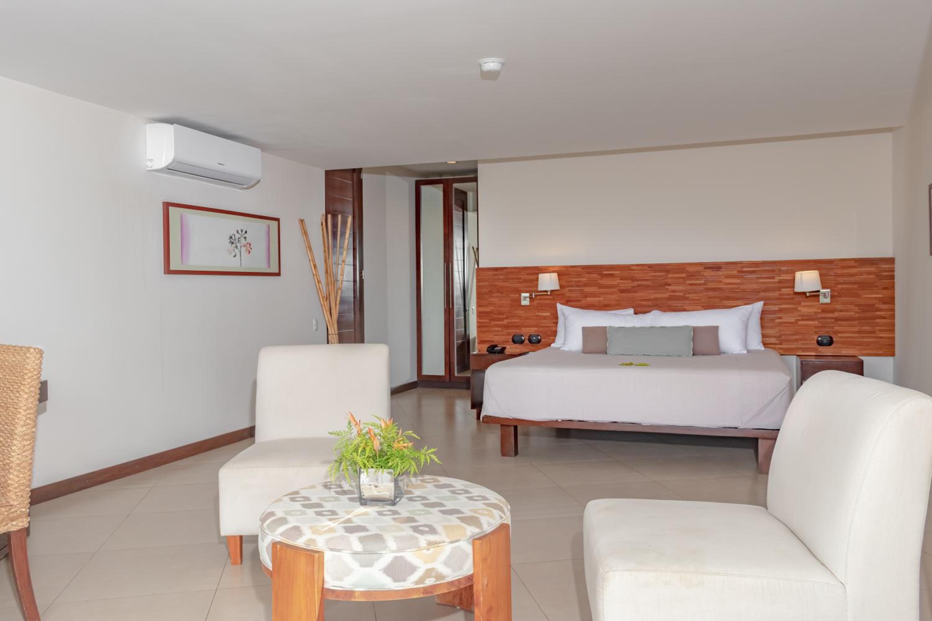 Deluxe Double Room with Sea View photo 3