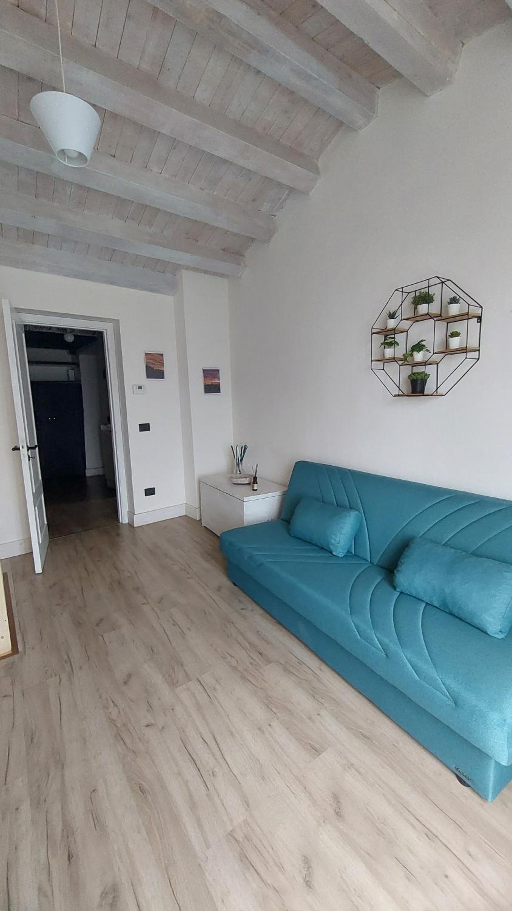 One-Bedroom Apartment photo 1