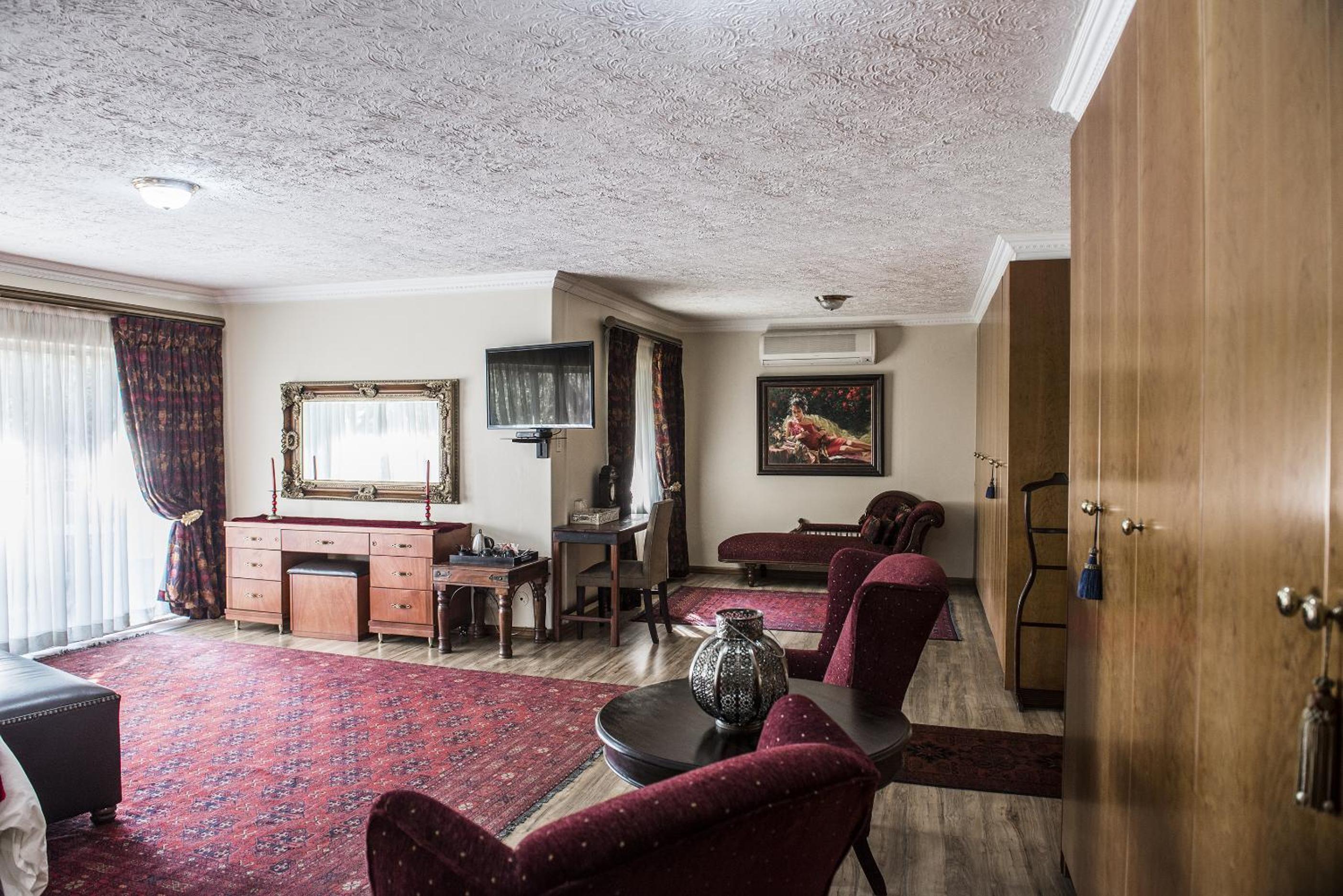 Honeymoon Suite photo 2