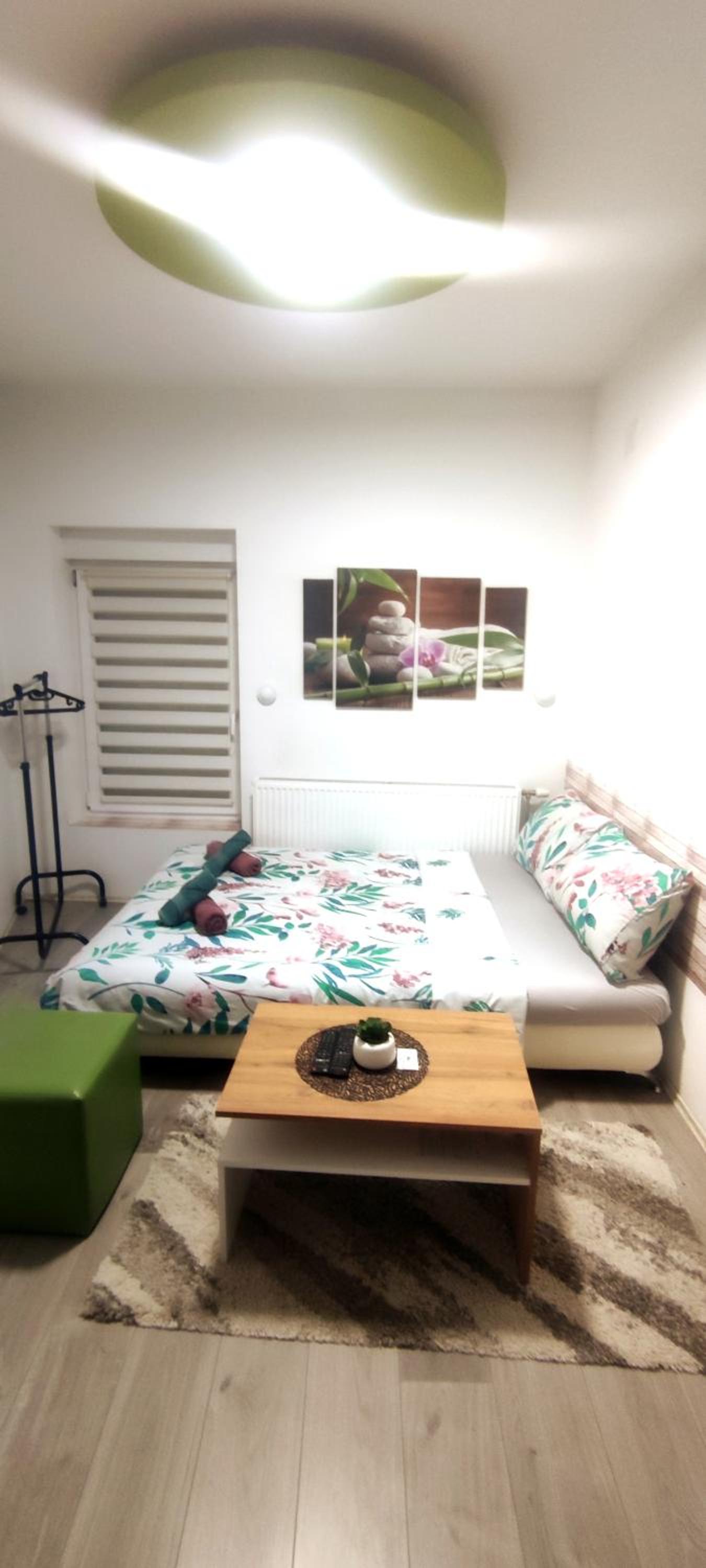 One-Bedroom Apartment photo 1