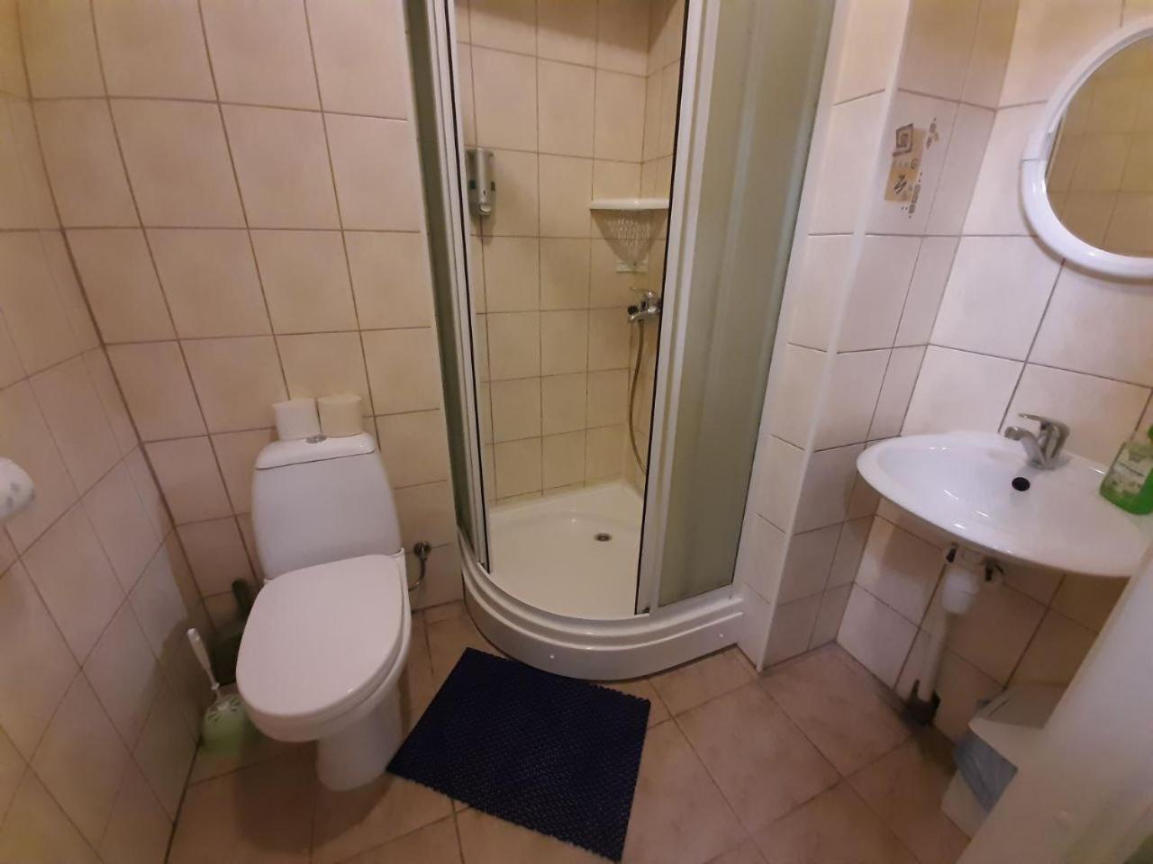 Twin Room with Private Bathroom photo 2