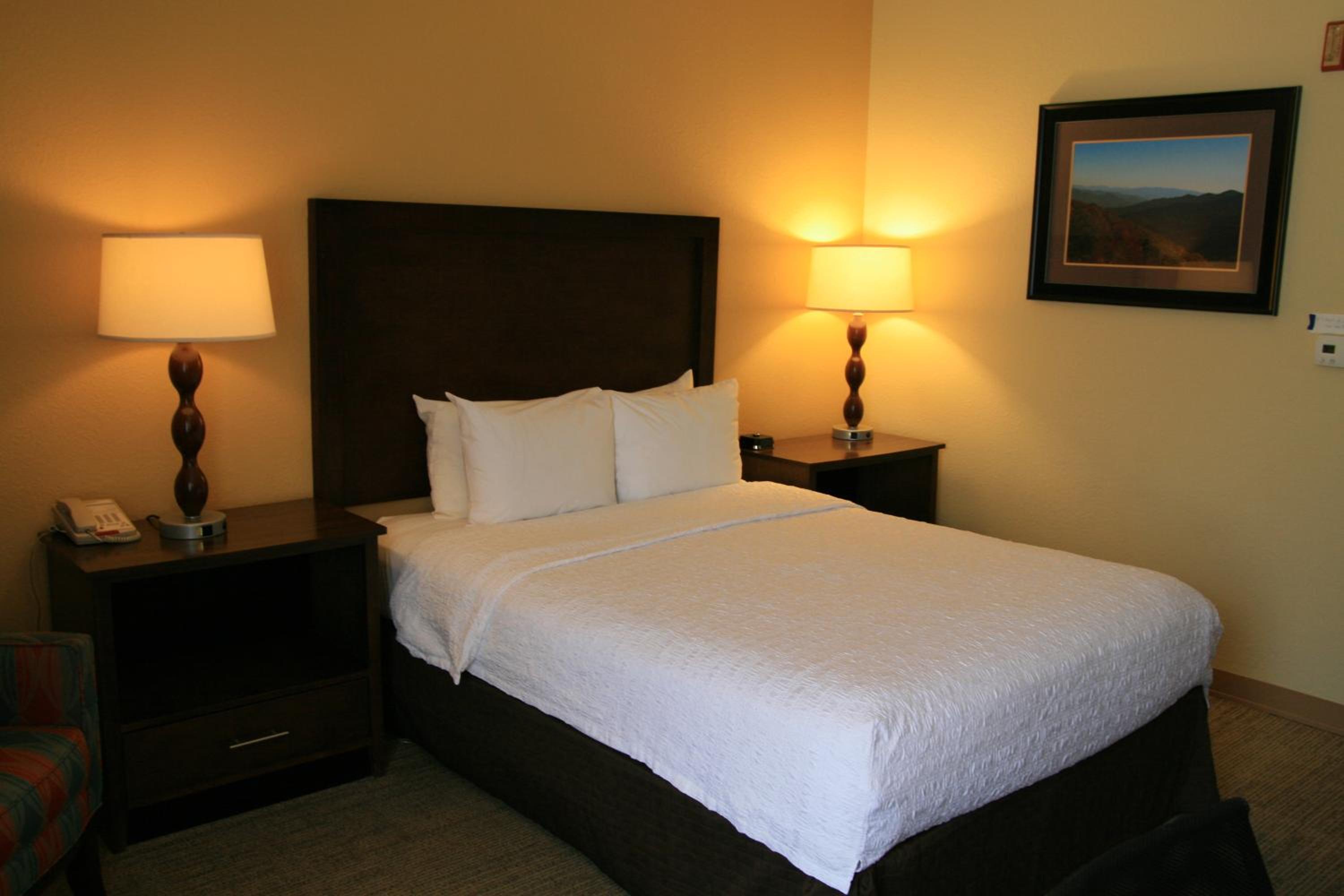 Queen Room with Tub - Disability Access/Non Smoking - Photo 1