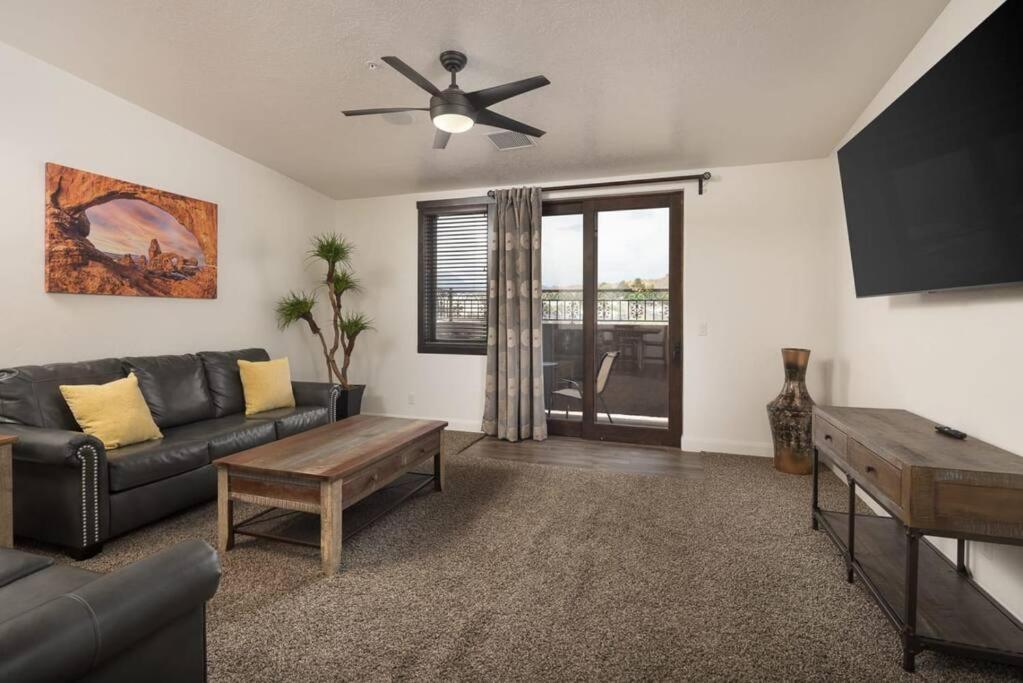 Two-Bedroom Apartment photo 2