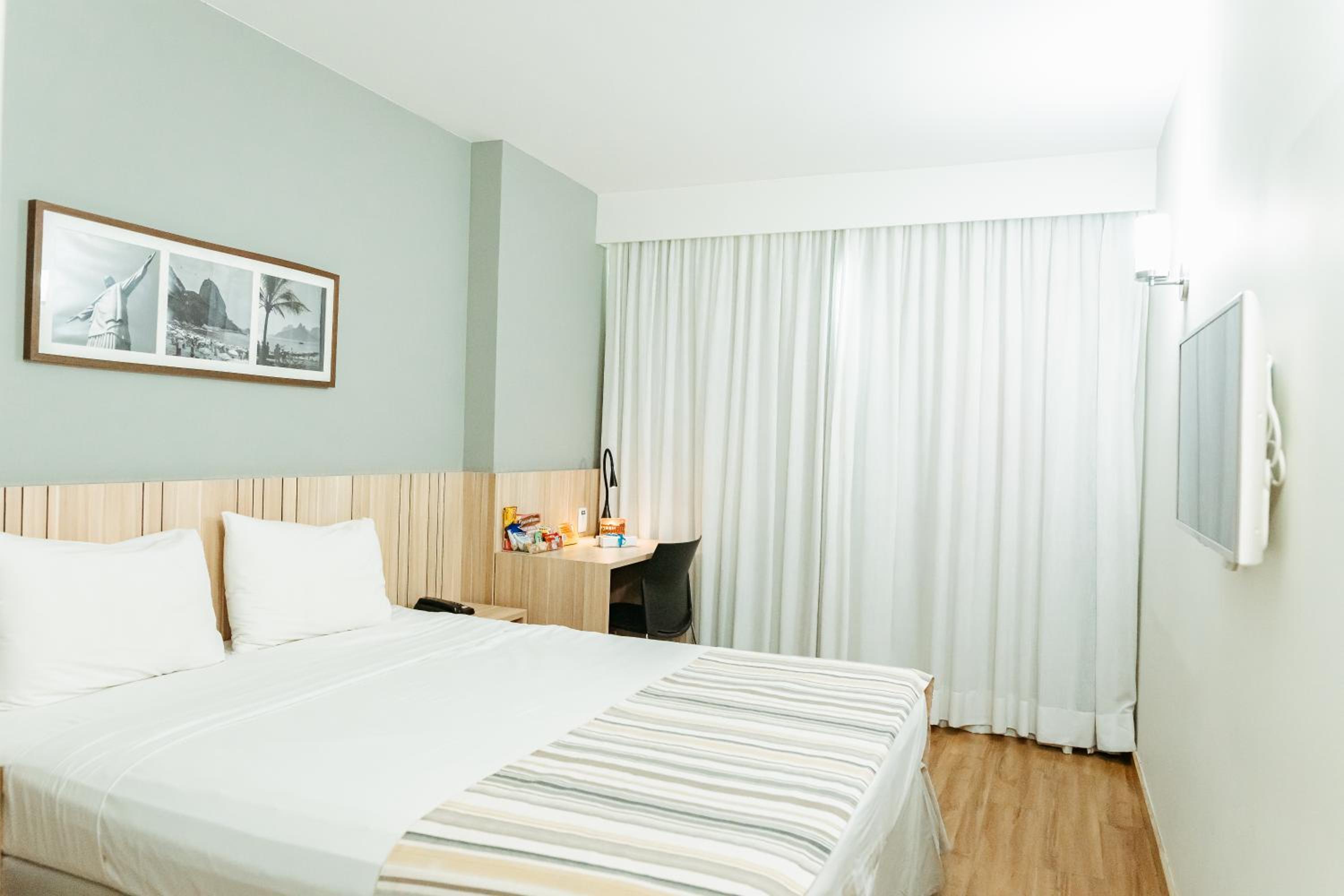 Standard Queen Room
