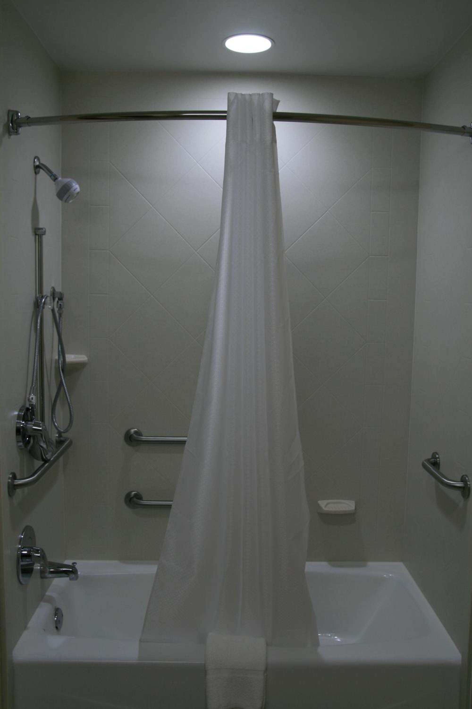 Queen Room with Tub - Disability Access/Non Smoking - Photo 2