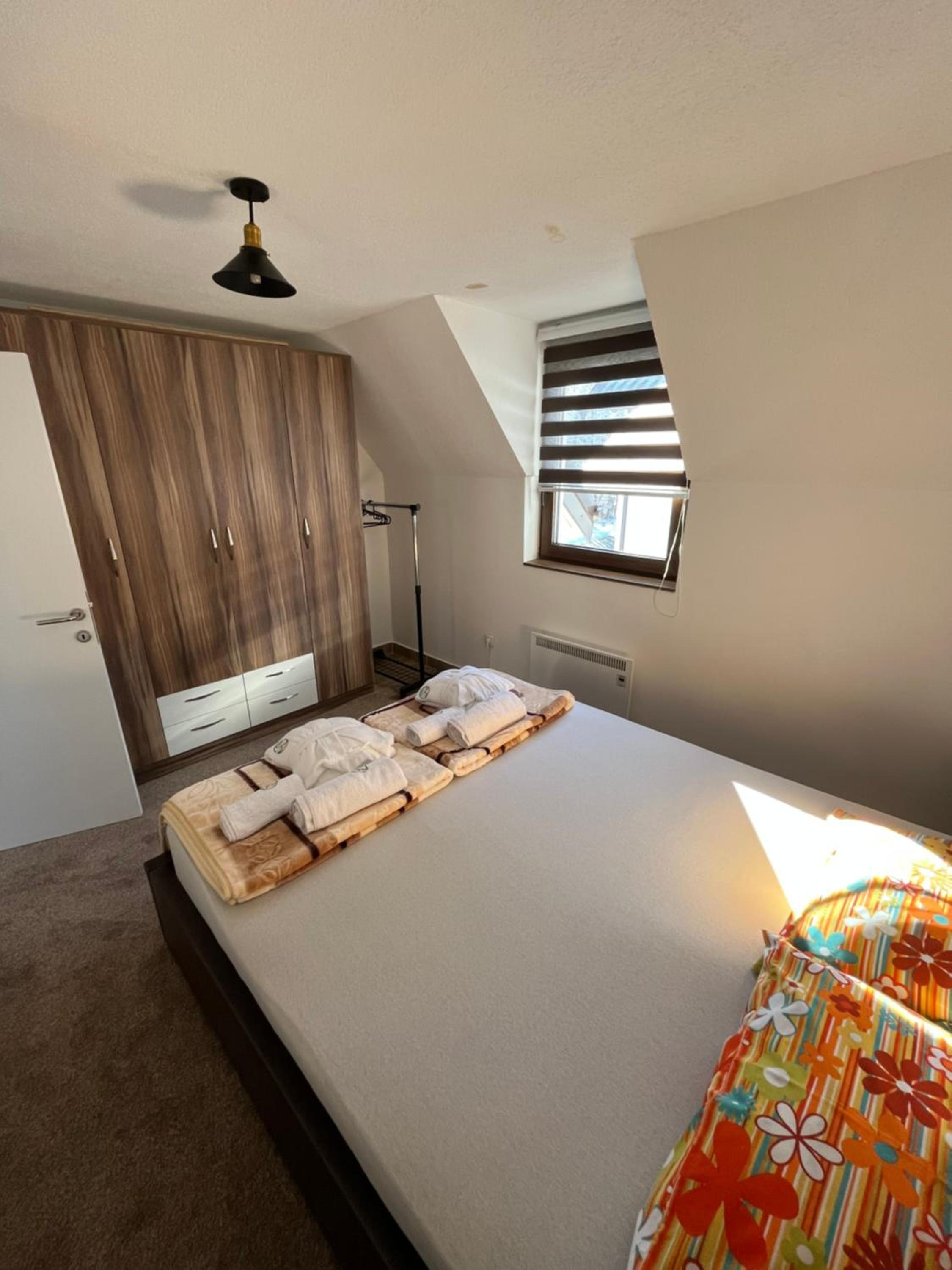 One-Bedroom Apartment photo 1