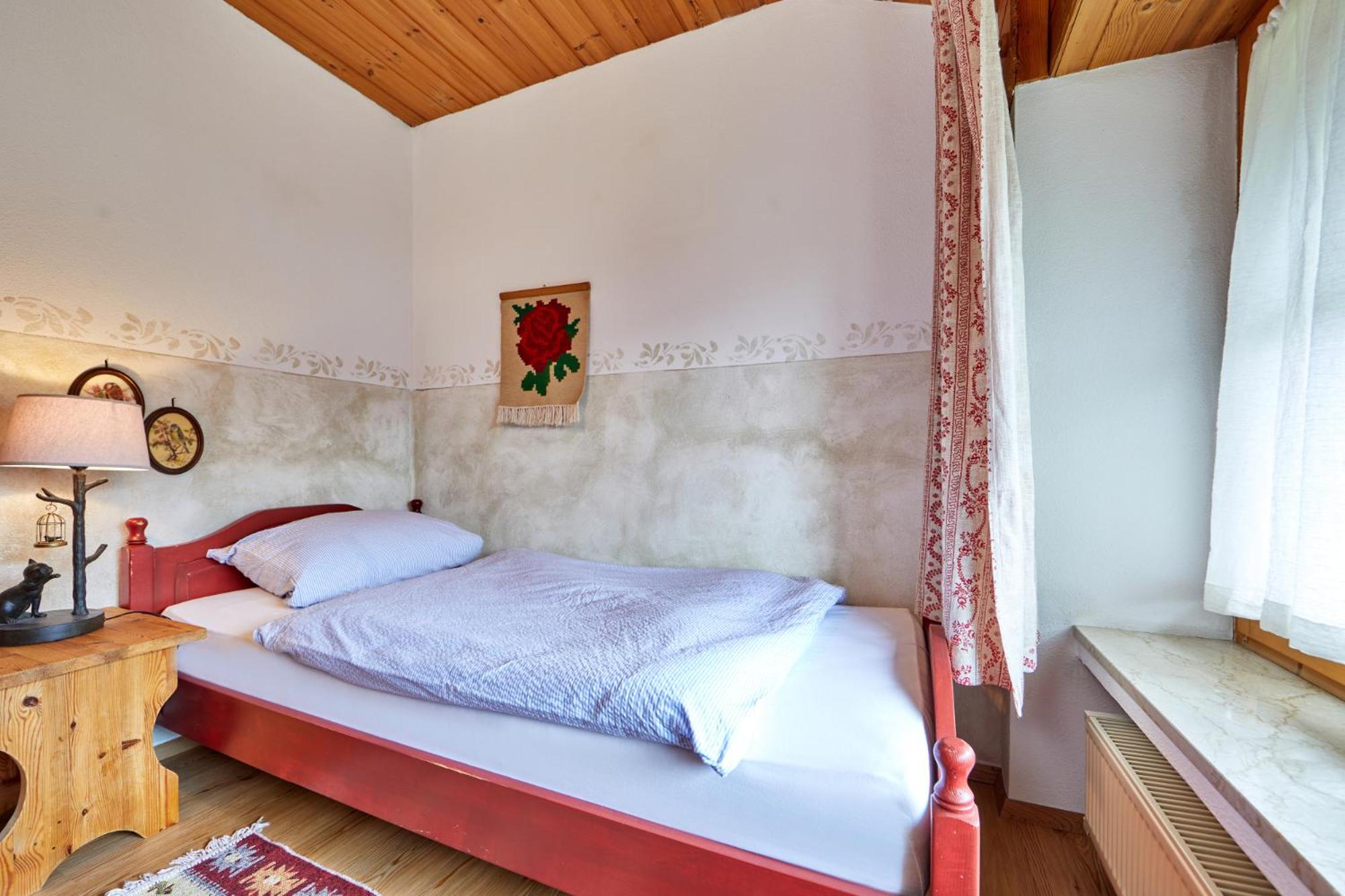 Single Room with Bathroom photo 2