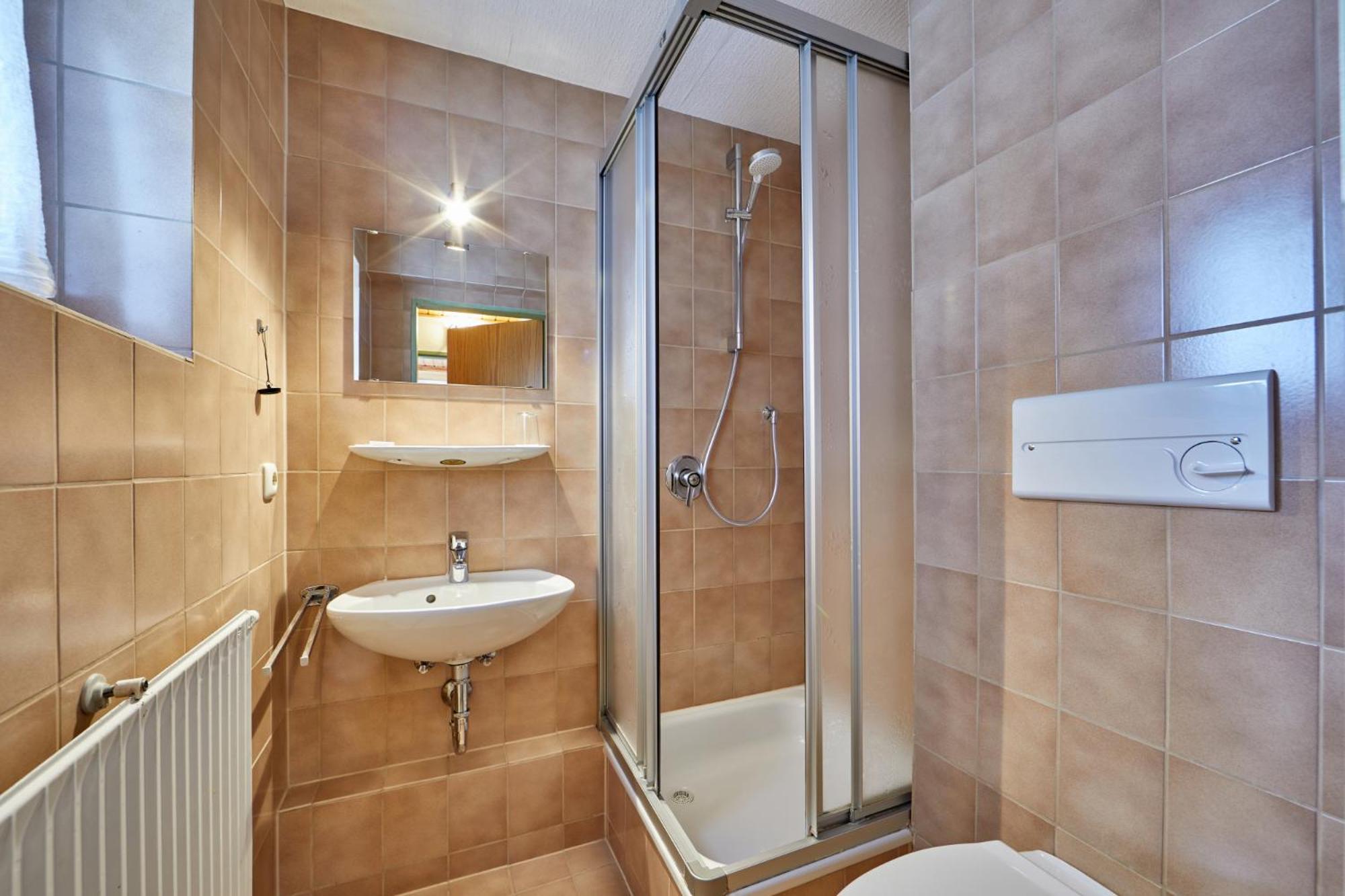 Single Room with Bathroom photo 3