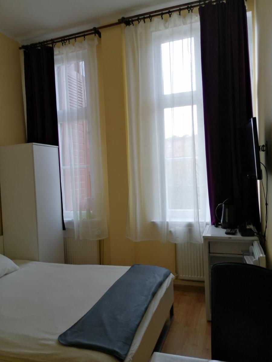 Small Double Room - Photo 3