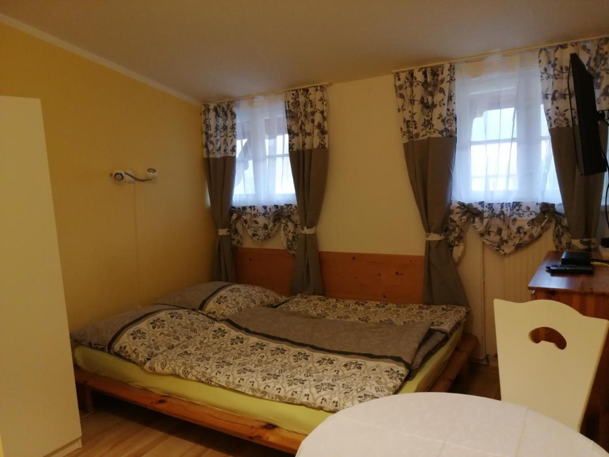 Small Double Room photo 1