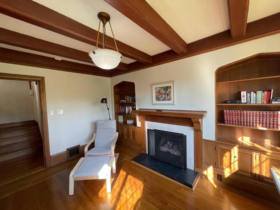 Five-Bedroom House photo 1