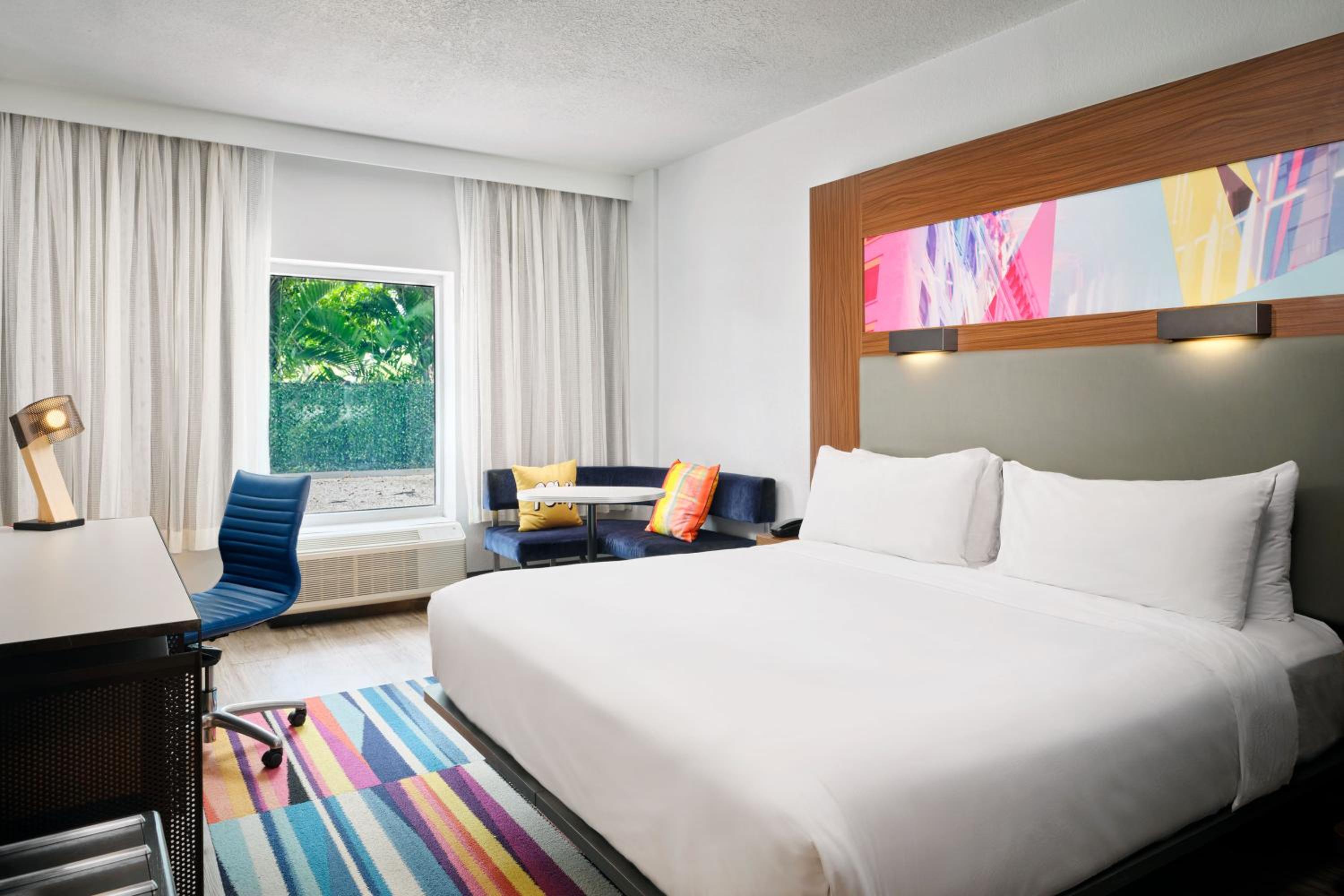 Aloft Room, Guest room, 1 King - Photo 2