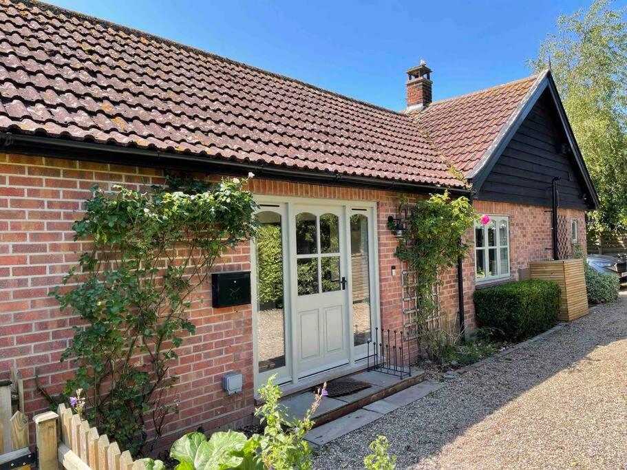 Three-Bedroom House photo 2