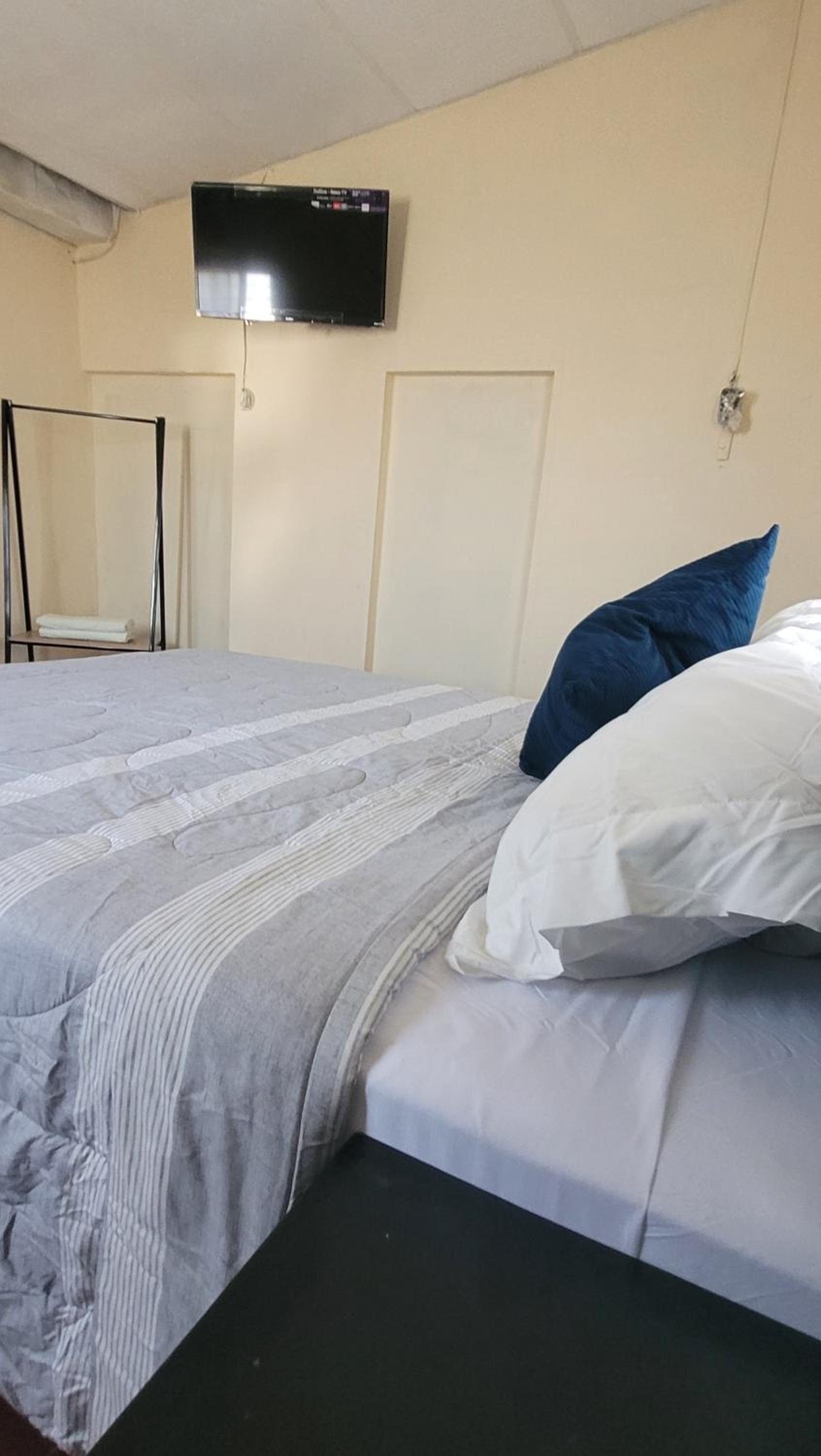 Double Room with Shared Bathroom photo 3