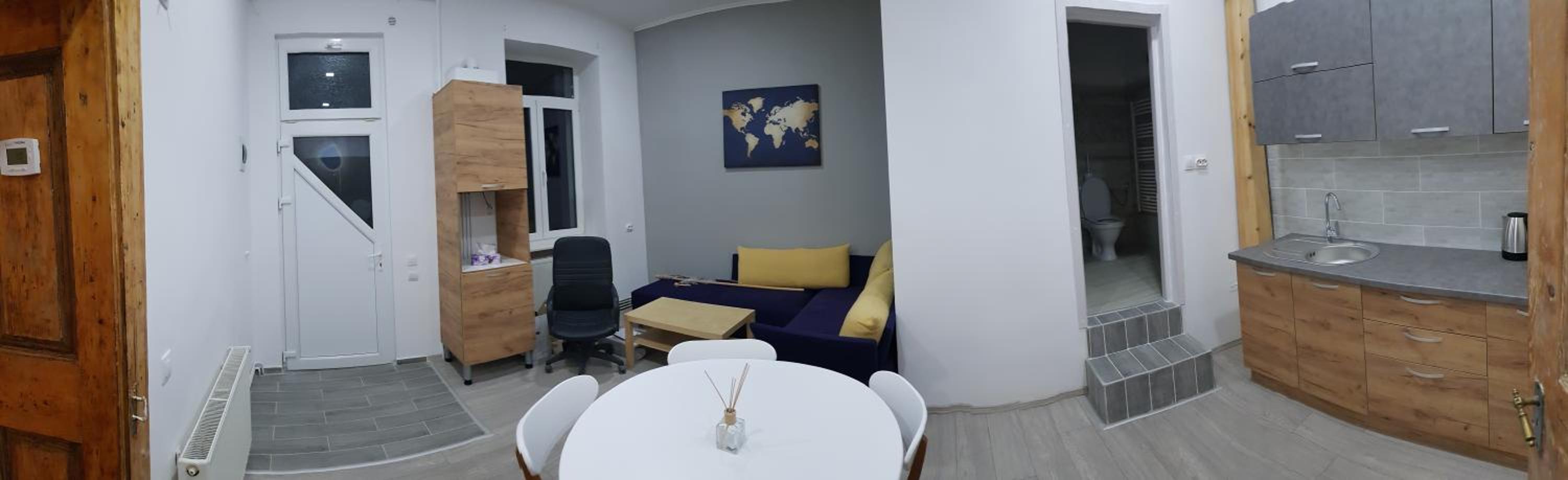 Suite - Photo 13