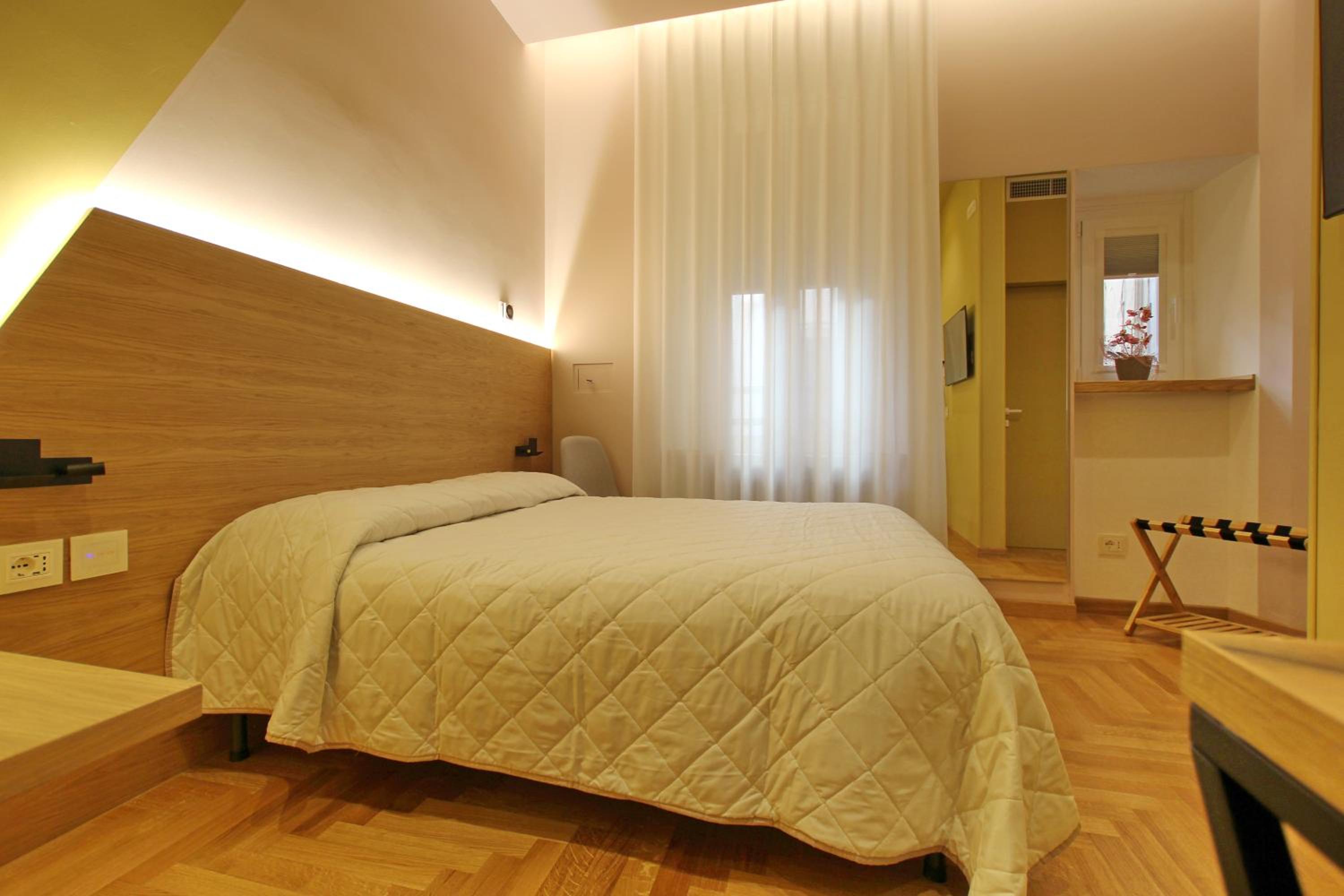 Double Room with Private Bathroom photo 2