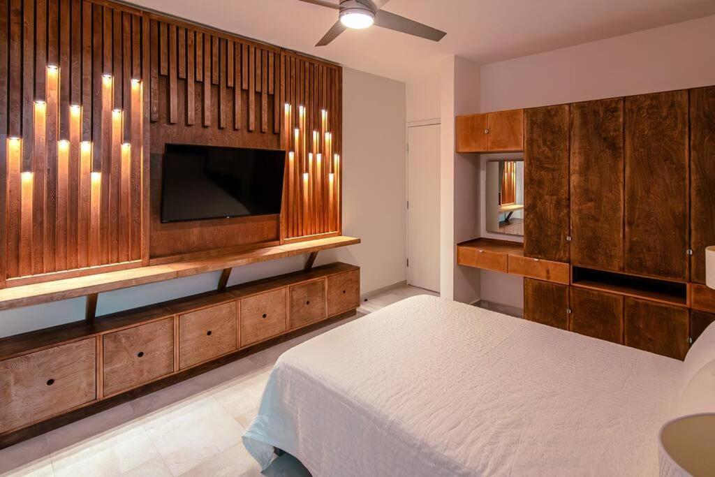 Five-Bedroom House photo 1