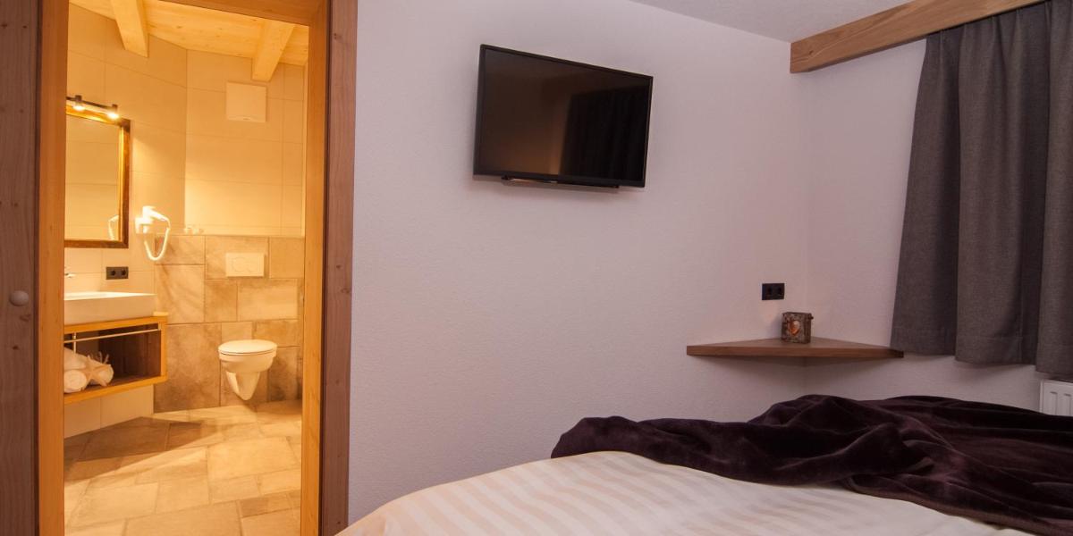 Two-Bedroom Apartment with Balcony photo 3