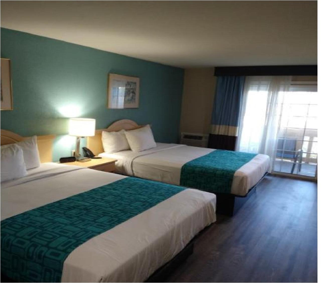 Business Queen Room with Two Queen Beds and Ocean View - Non-Smoking photo 1