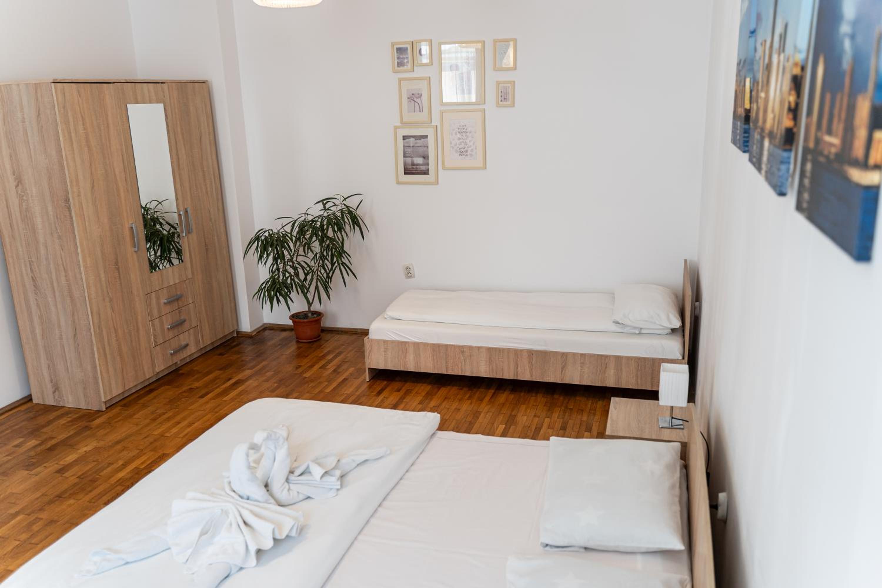 Suite - Photo 15
