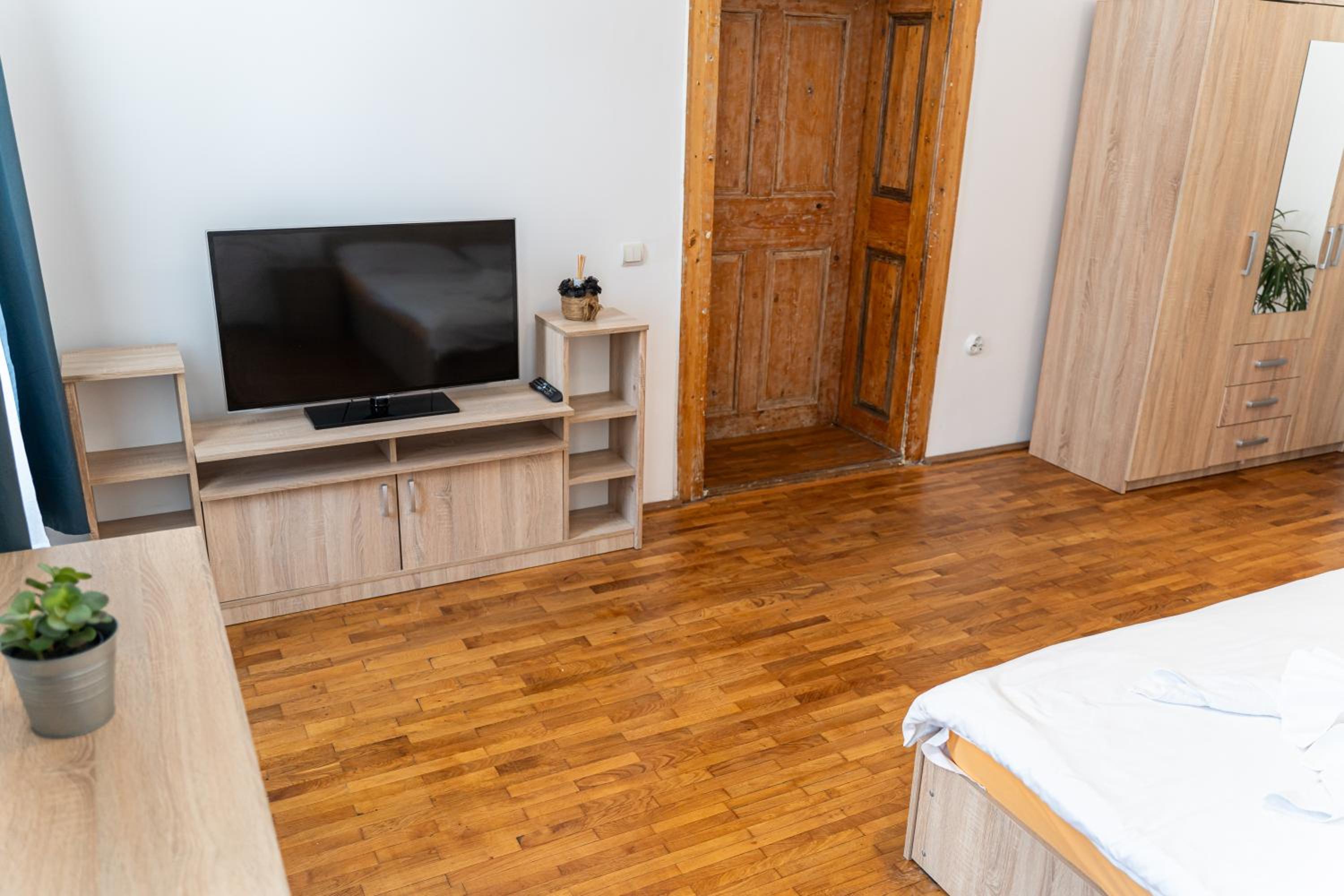 Suite - Photo 2