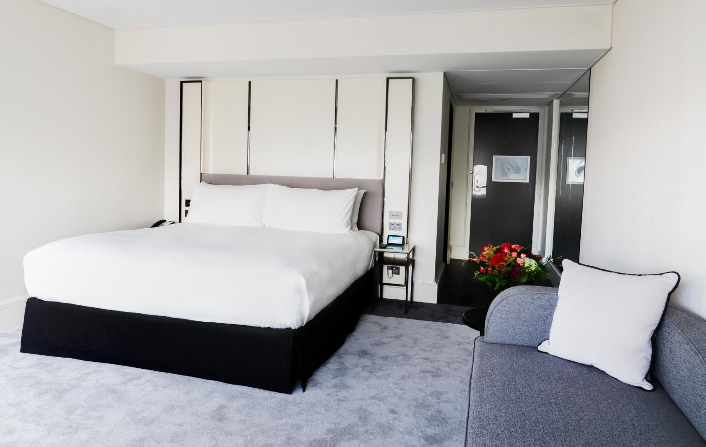 Classic King Room - Photo 11